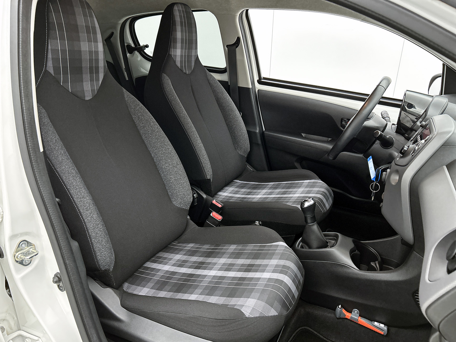 Peugeot 108 1.0 e-VTi Active | LM VELGEN | DEALER ONDERHOUDEN | ELEKTR. SPIEGELS + RAMEN | AIRCO | BLUETOOTH