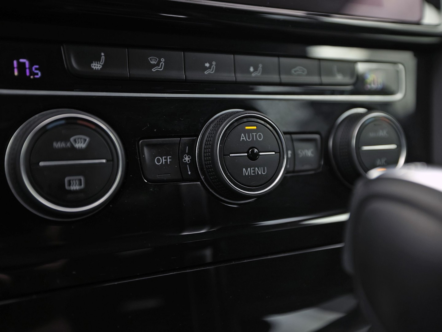 Volkswagen Golf Variant 1.5 TSI Highline 150Pk Automaat (VIRTUAL COCKPIT, APPLE CARPLAY, ALCANTARA, CAMERA, TREKHAAK, SPORTSTOELEN, GETINT GLAS, ADAPTIVE CRUISE, TREKHAAK, NIEUWSTAAT)