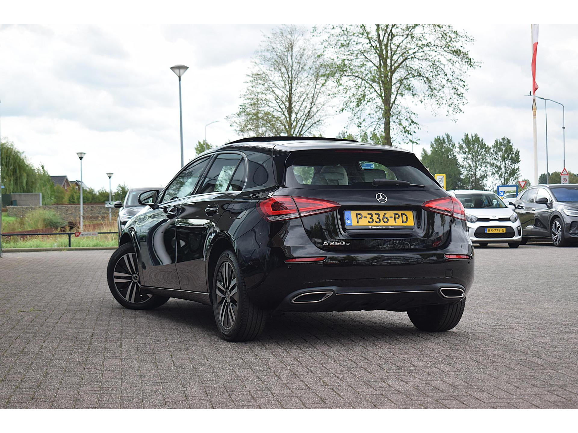 Mercedes-Benz A-klasse 250 e Business Solution Luxury Limited | Pano | Leer | Burmester | SOH: 94,3% | Stoelverwarming