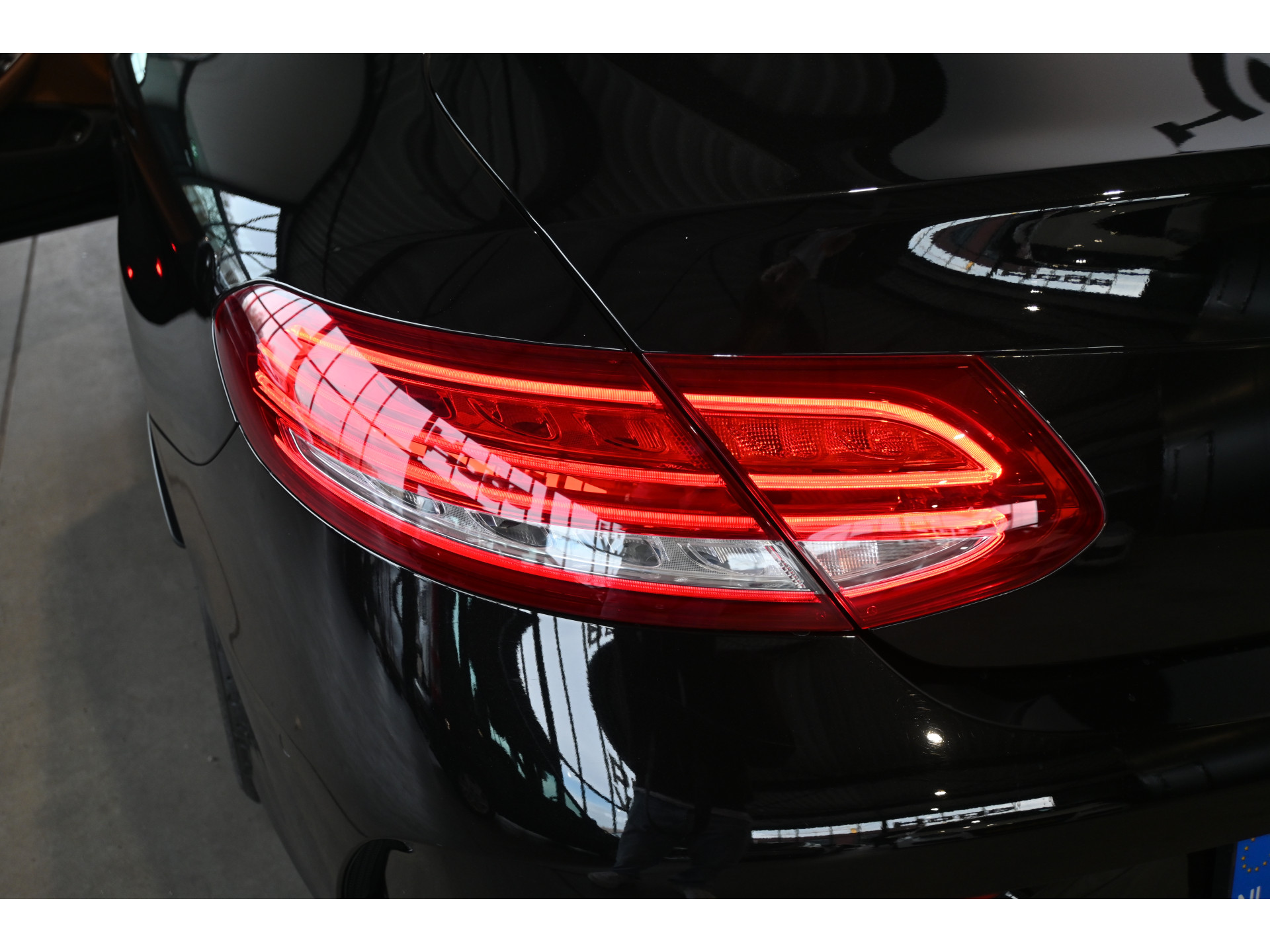 Mercedes-Benz C-klasse Coupé 220 d Edition 1 Automaat Clima Navigatie Leder Stoelverwarming Rijklaarprijs Inruil Mogelijk!