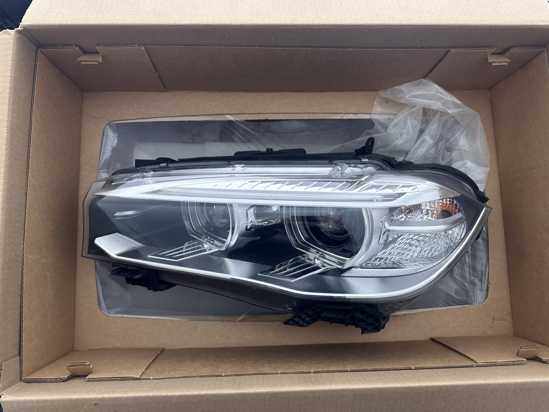 BMW X5 xDrive40d  *Right-Hand-Drive* M-Sportpack High Executive [ 7-Pers. ] Aut. *LEATHER | XENON | MEMORY-PACK | HEATED-SPORTSEATS | NAVI-FULLMAP | SHIFTPADDLES | PRIVACYGLASS | ECC | TOWBAR | PDC | CRUISE | 20''ALU*