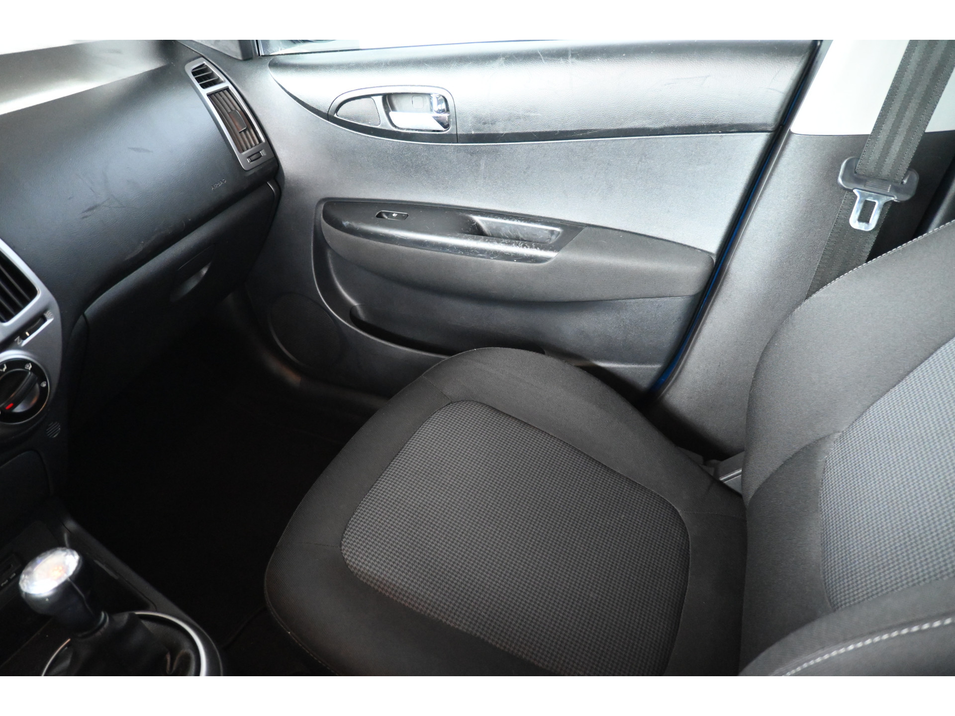 Hyundai i20 1.2i i-Motion LICHTE TIK IN MOTOR! TEKST LEZEN! Airco LED  Elektrisch Pakket! Trekhaak TEKST LEZEN! Inruil Mogelijk!