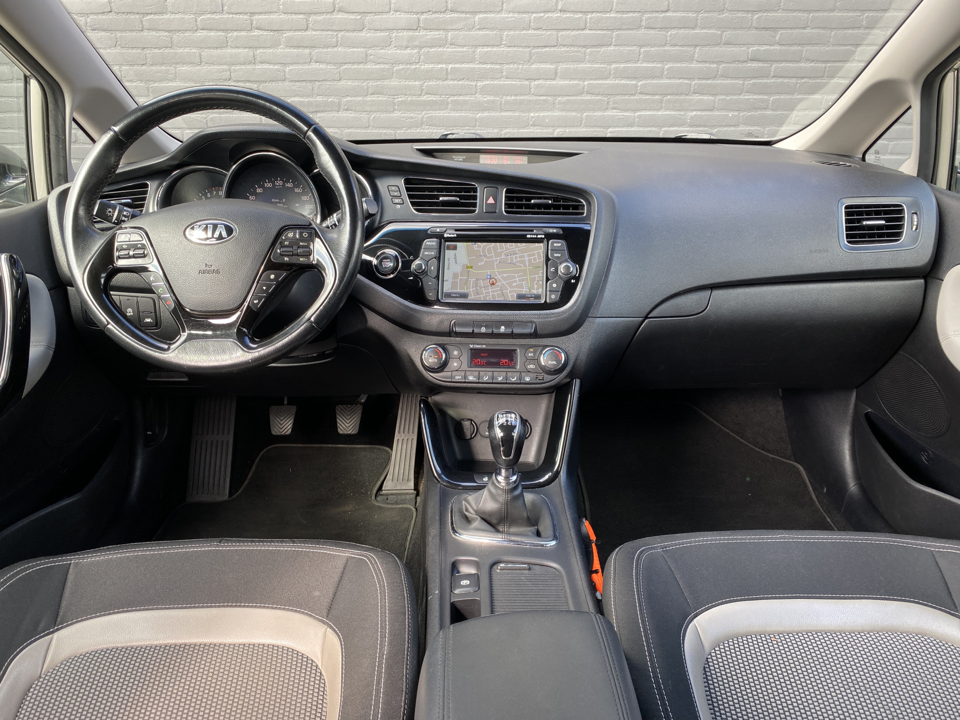 Kia Cee'd 1.6 GDI Super Pack 136 pk | navigatie | trekhaak | all season banden | keyless go | camera