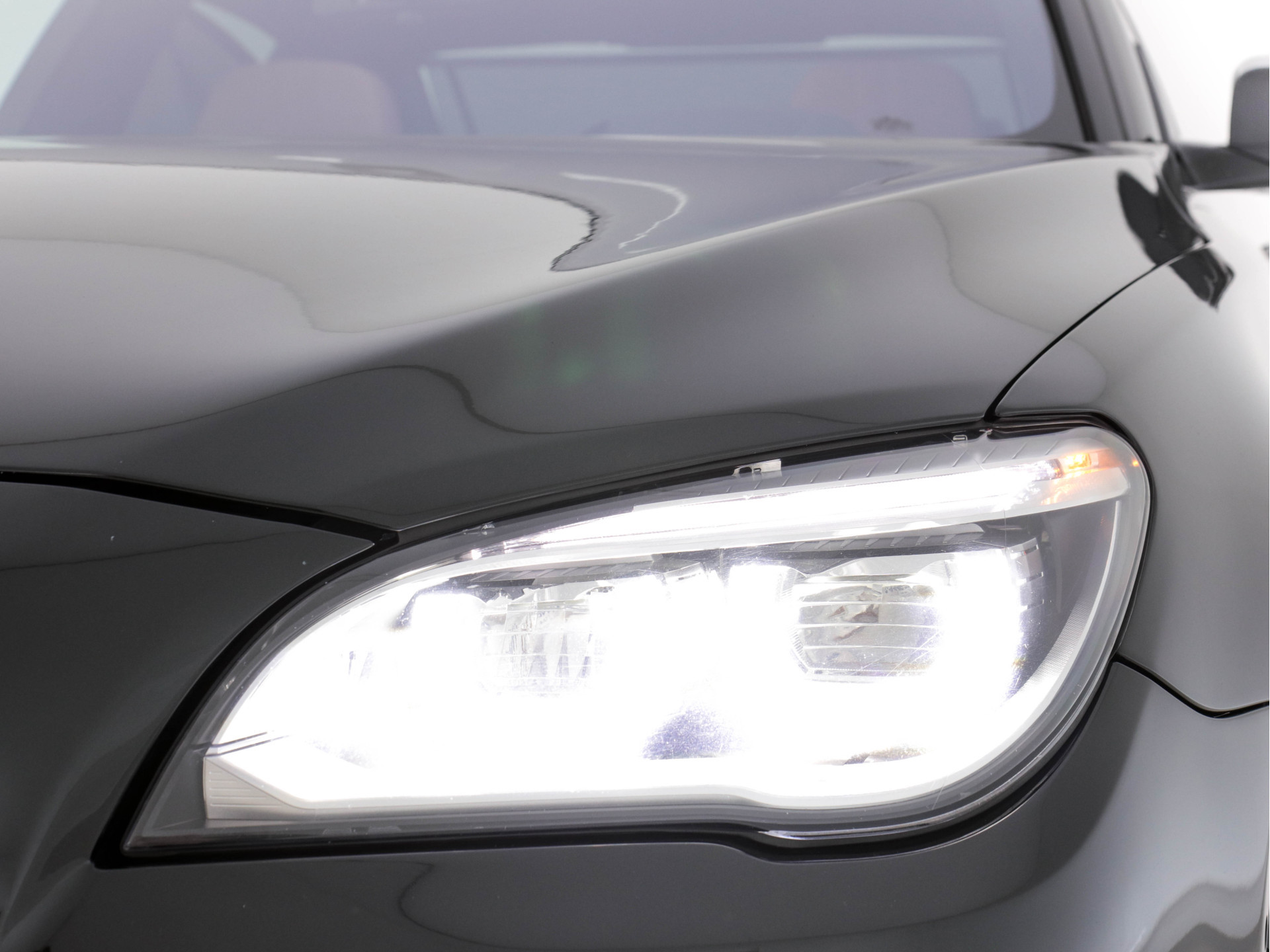 BMW 7-serie 740d xDrive M-Sport Aut. *PANO | LEATHER | FULL-LED | SURROUND-VIEW | NAVI-FULLMAP | SOFT-CLOSE | HEAD-UP | HARMAN/KARDON-AUDIO | KEYLESS | CRUISE | HEATED-SPORTSEATS | LANE-ASSIST | MEMORY-PACK | TOWBAR