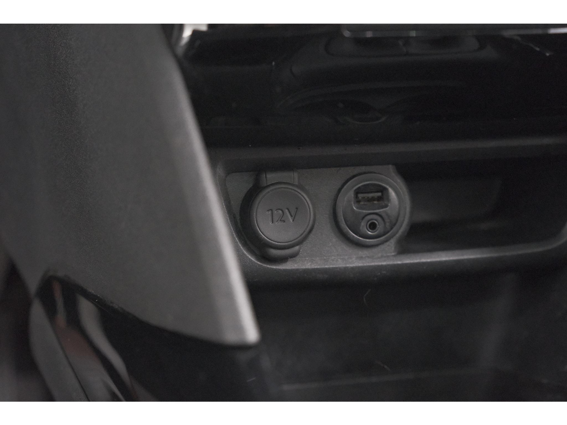 Peugeot 2008 PureTech 110 Allure | Panoramadak | Apple Carplay | Navigatie | Parkeersensoren