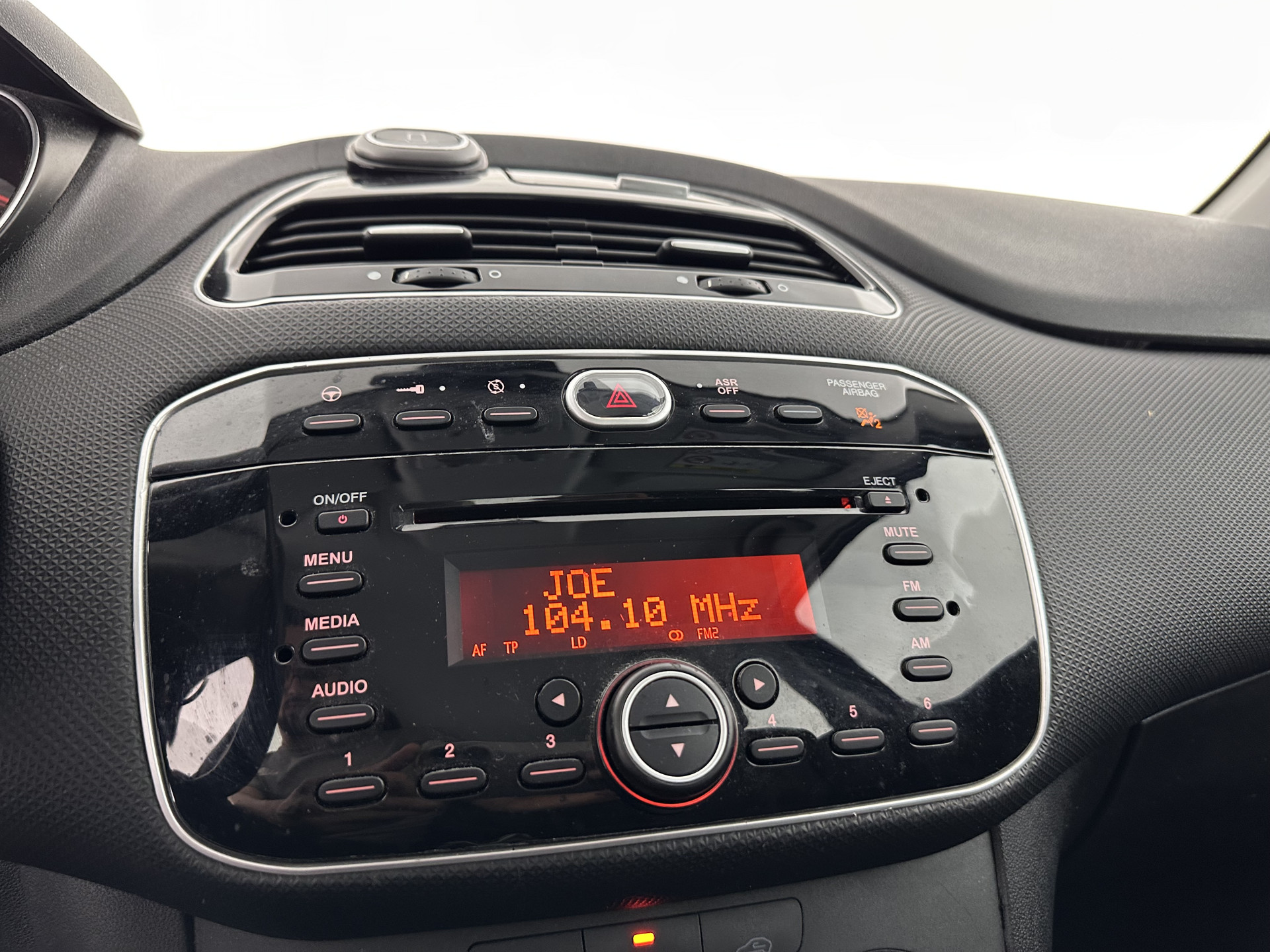 Fiat Punto Evo 1.3 M-Jet Street Pack-Easy *AIRCO | CRUISE | COMFORT-SEATS | SIDE-SKIRTS | PDC | TOWBAR | RADIO-CD | 15"ALU*