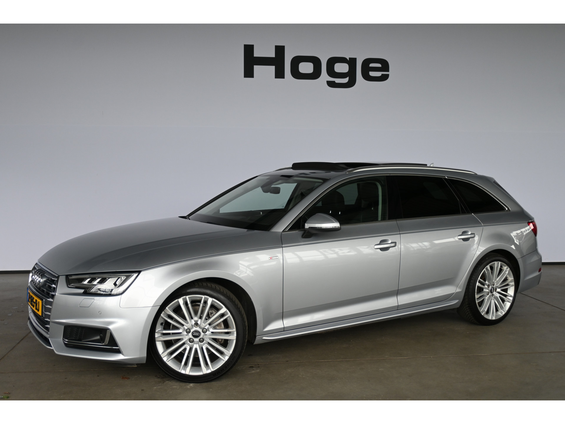 Audi A4 Avant 2.0 TFSI quattro S-Line Automaat Navigatie Panoramadak Adaptief Matrix LED Goed Onderhouden! Inruil Mogelijk!