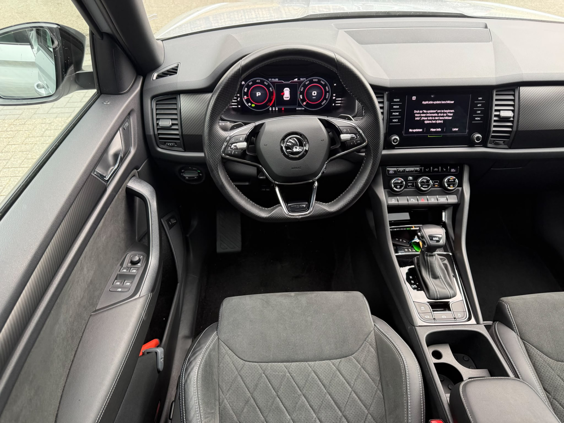 ŠKODA Kodiaq 1.5 TSI Sportline Business | 1E EIGENAAR | 3/6/12 MND GARANTIE | AUTOMAAT | PANO | LED | DAB | MEMORY | CARPLAY | DIGITAAL COCKPIT | TREKHAAK |