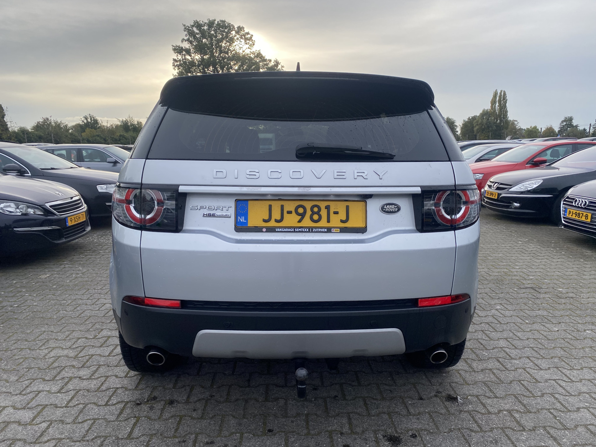 Land Rover Discovery Sport 2.0 TD4 HSE Luxury AWD [⚠️] *NAVI-FULLMAP | BI-XENON | LEATHER | MERIDIAN-SURROUND | CAMERA | ECC | PDC | CRUISE | LANE-ASSIST | MEMORY-PACK | PRIVACY-GLASS | TOWBAR | HEATED-COMFORTSEATS | LANE-ASSIST | 19"ALU*