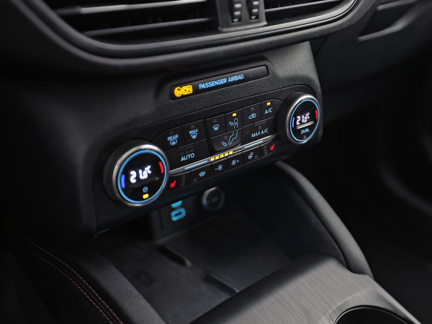 Ford Kuga 2.5 PHEV ST Line 225Pk Automaat (PANORAMADAK, SOH 87,7%, APPLE CARPLAY, LEDER/ALCANTARA, STUUR/STOELVERWARMING, CAMERA, SPORTSTOELEN, HEAD-UP DISPLAY, ADAPTIVE CRUISE, GETINT GLAS, NIEUWE APK, NIEUWSTAAT)