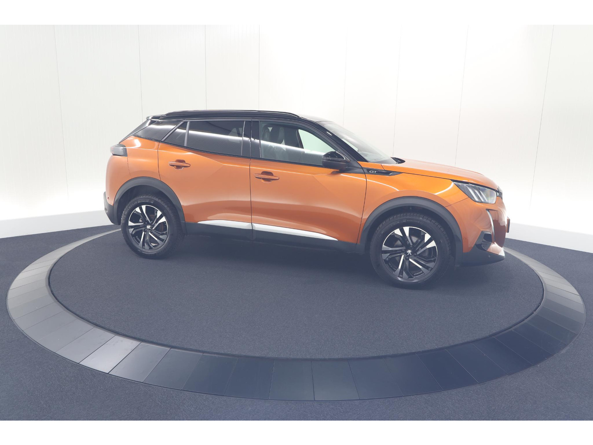 Peugeot 2008 PureTech 130 GT Pack | Leer-pakket | Camera | Dodehoekdetectie | Apple Carplay | Stoelverwarming