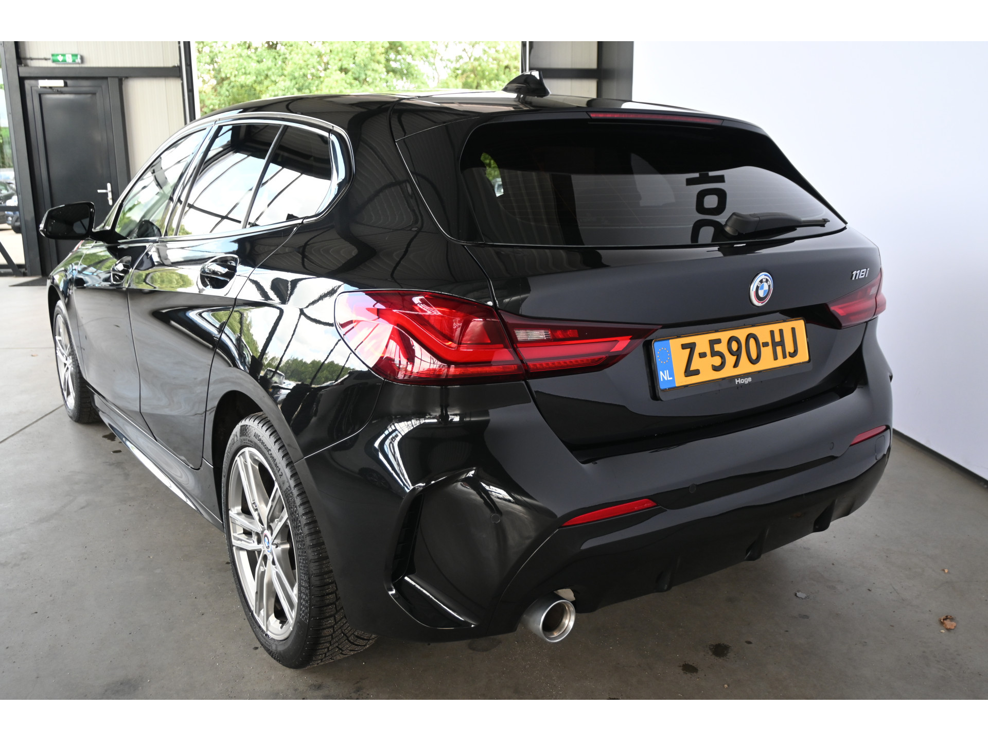 BMW 1-serie 118i High Executive Aut M Sport Navigatie Carplay Dealer Onderhouden! Inruil Mogelijk!
