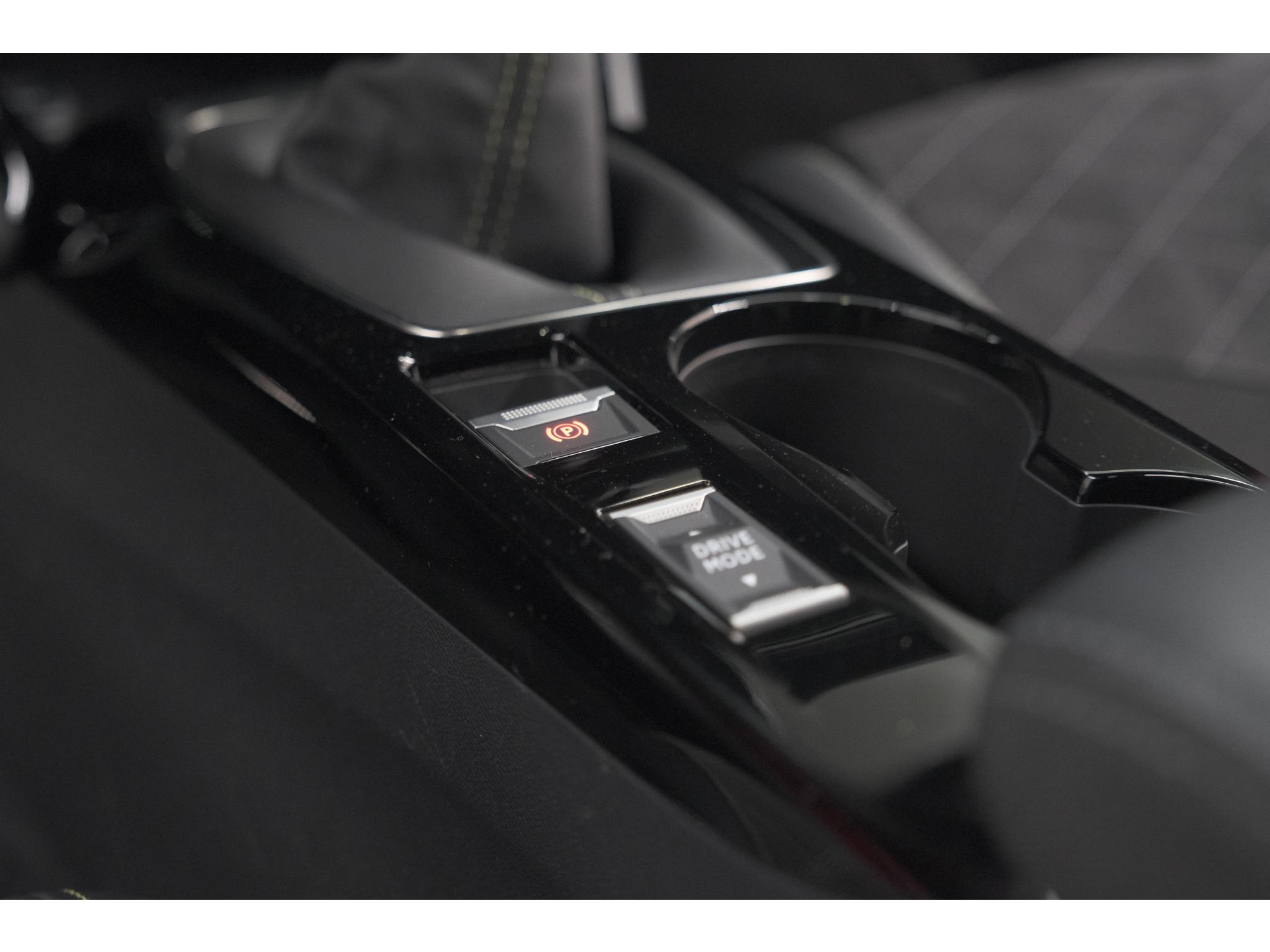 Peugeot 2008 PureTech 130 GT Pack | Panoramadak | Camera | Adaptieve Cruise Control | Stoelverwarming