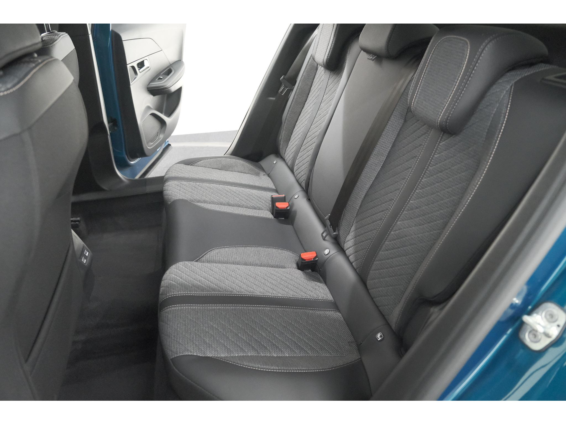 Peugeot 2008 1.2 Hybrid 145 Allure | 360 Camera | Adaptieve Cruise Control | Dodehoekdetectie