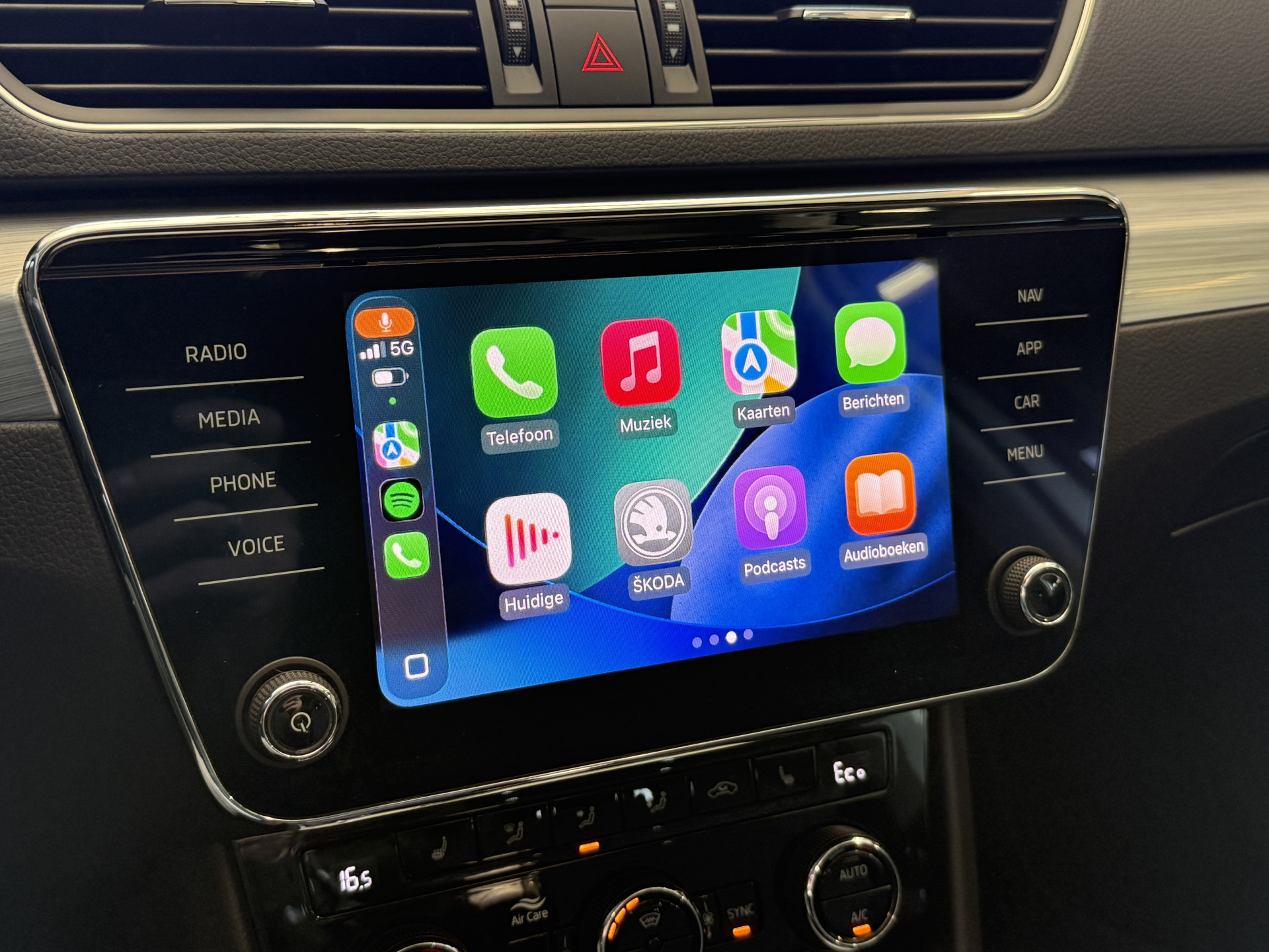 ŠKODA Superb Combi 1.4 TSI iV Business Edition Plus | Panoramadak | Crystal Light | Apple Carplay