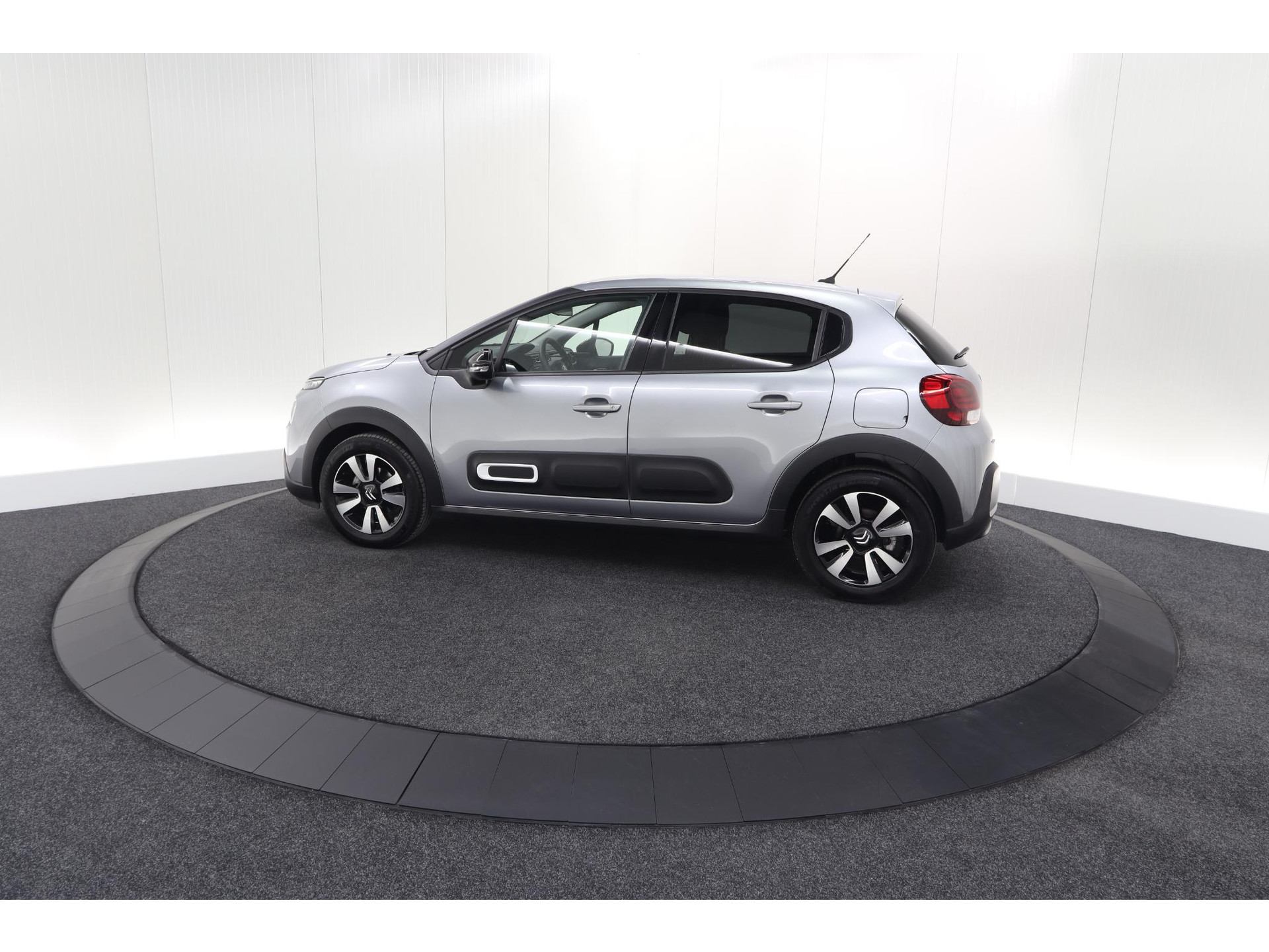 Citroen C3 PureTech 110 EAT6 Max | Apple Carplay | Parkeersensoren | Climate Control | 16 Inch Lichtmetalen Velgen