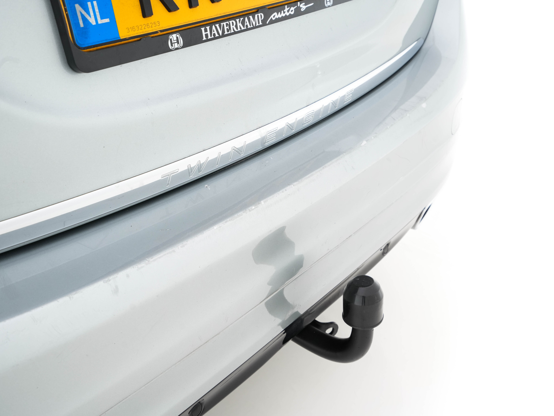 Volvo V60 2.4 D6 AWD Twin Engine Summum Aut. *PANO | NAVI-FULLMAP | LEATHER | BI-XENON | CAMERA |  ECC | PDC | CRUISE | SPORT-SEATS | PRIVACY-GLASS | TOWBAR | MEMORY-PACK | HEATED-COMFORTSEATS | 18"ALU*