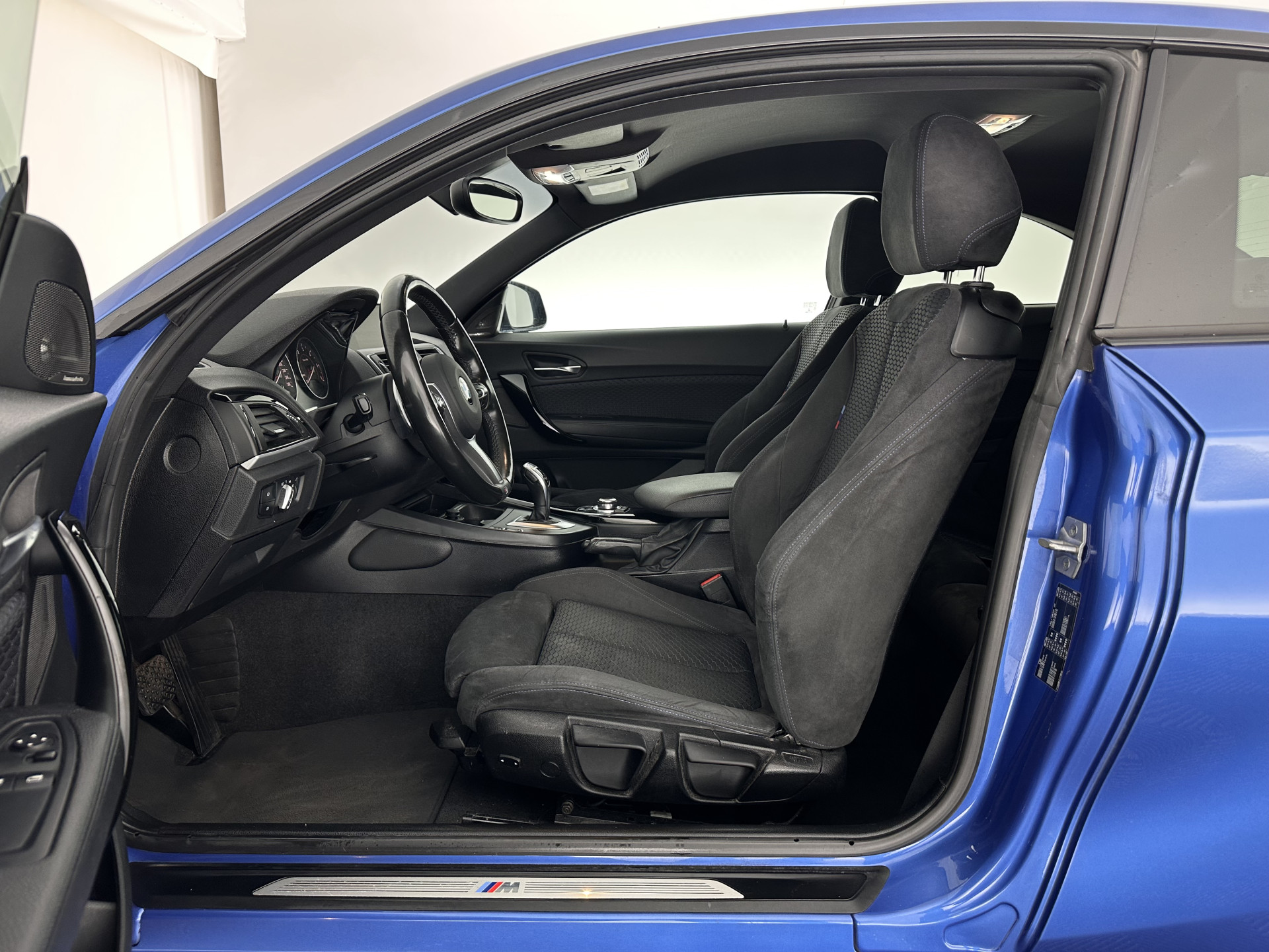 BMW 2-serie Coupé 220d xDrive M-Sportpack Executive Aut. *XENON | ALCANTARA | HEATED-SPORTSEATS | HARMAN/KARDON | KEYLESS | NAVI-FULLMAP | PRIVACYGLASS | SHIFTPADDLES | ECC | PDC | CRUISE | 18''ALU*