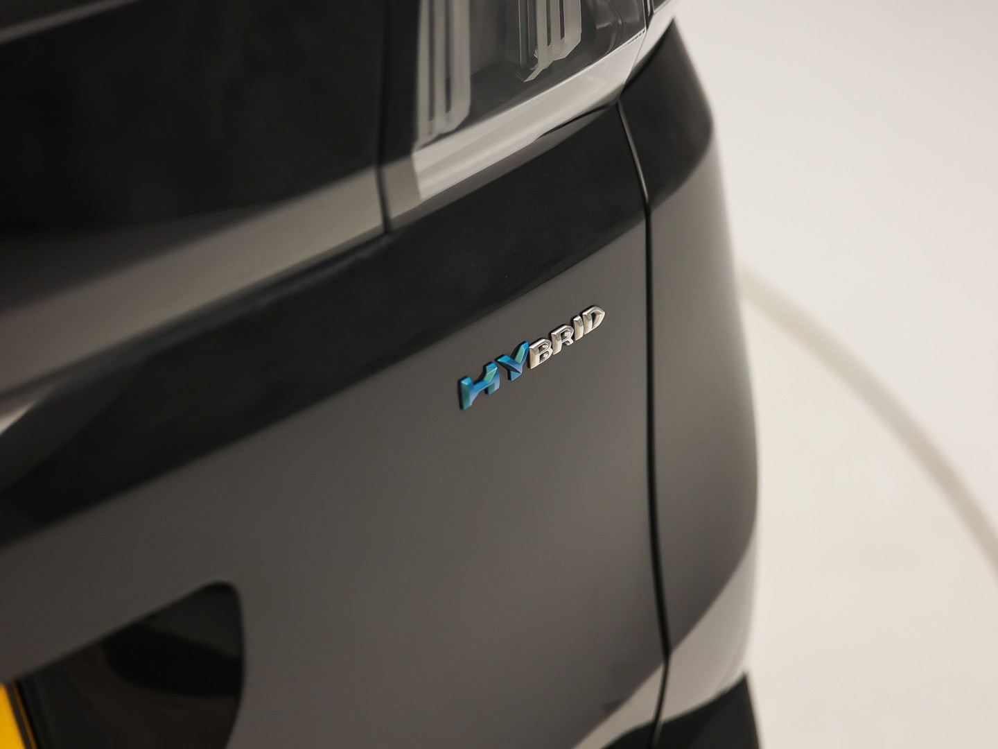 Peugeot 3008 1.6 HYbrid 225 Allure Sport 225Pk Automaat (APPLE CARPLAY, GROOT NAVI, 360 CAMERA, LEDER, SPORTSTOELEN, ZWART HEMEL, KEYLESS, GETINT GLAS, NIEUWSTAAT)