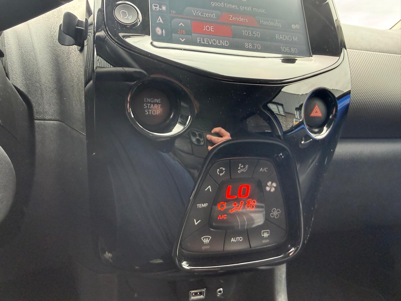 Peugeot 108 1.0 e-VTi Allure TOP! | 2E EIGENAAR | 3/6/12MND GARANTIE| NAVI | CARPLAY | CLIMA | LMV |