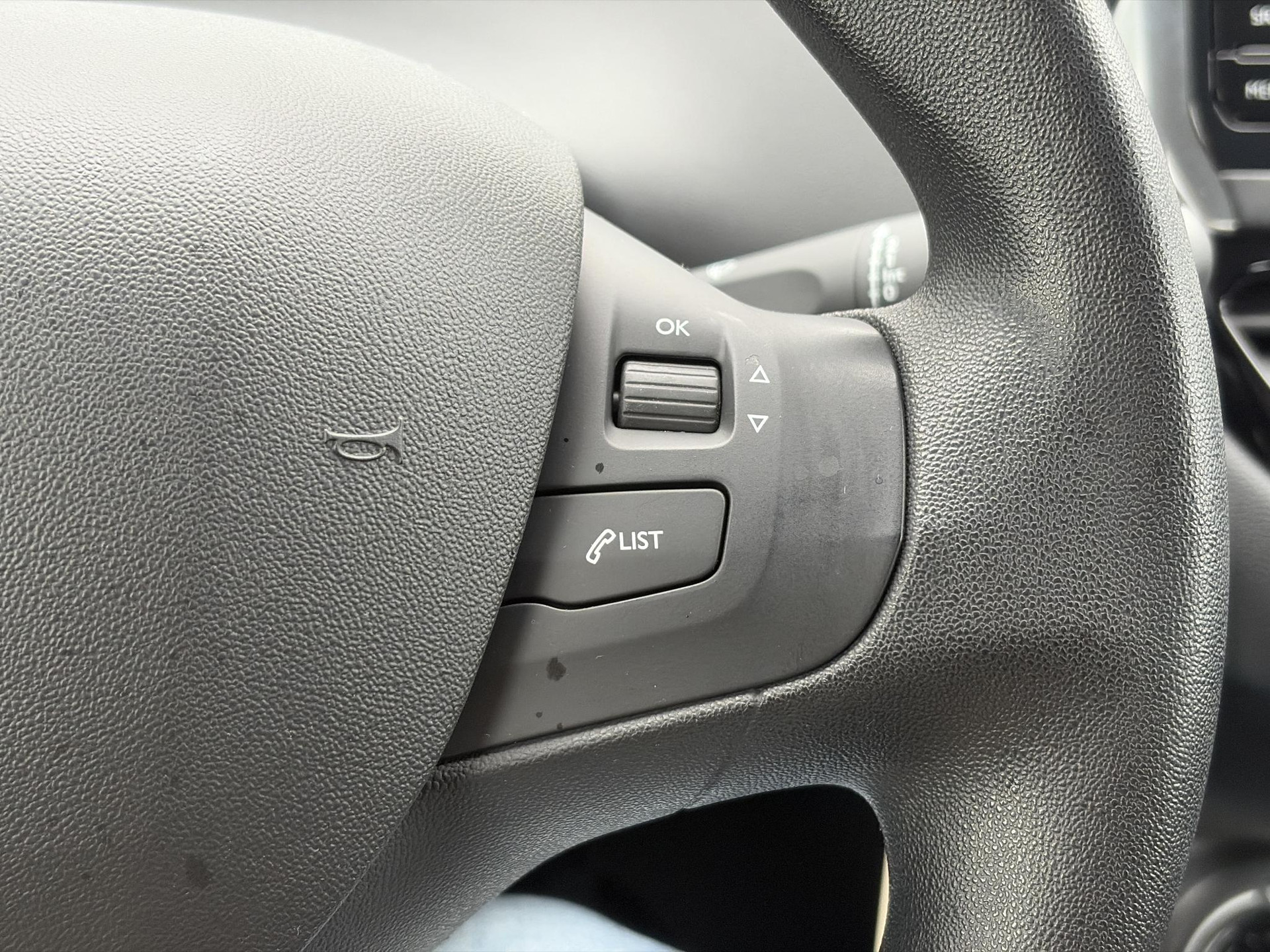 Peugeot 208 1.2 PureTech Blue Lion ✓D-riem vv 2024✓Dealer Onderhouden✓Carplay✓Navi✓Trekhaak✓2e Eigenaar✓Recent beurt gehad✓Airco✓Cruise✓Pdc✓5 Deurs✓Weinig Km✓N.A.P✓Apk tot 08-2027