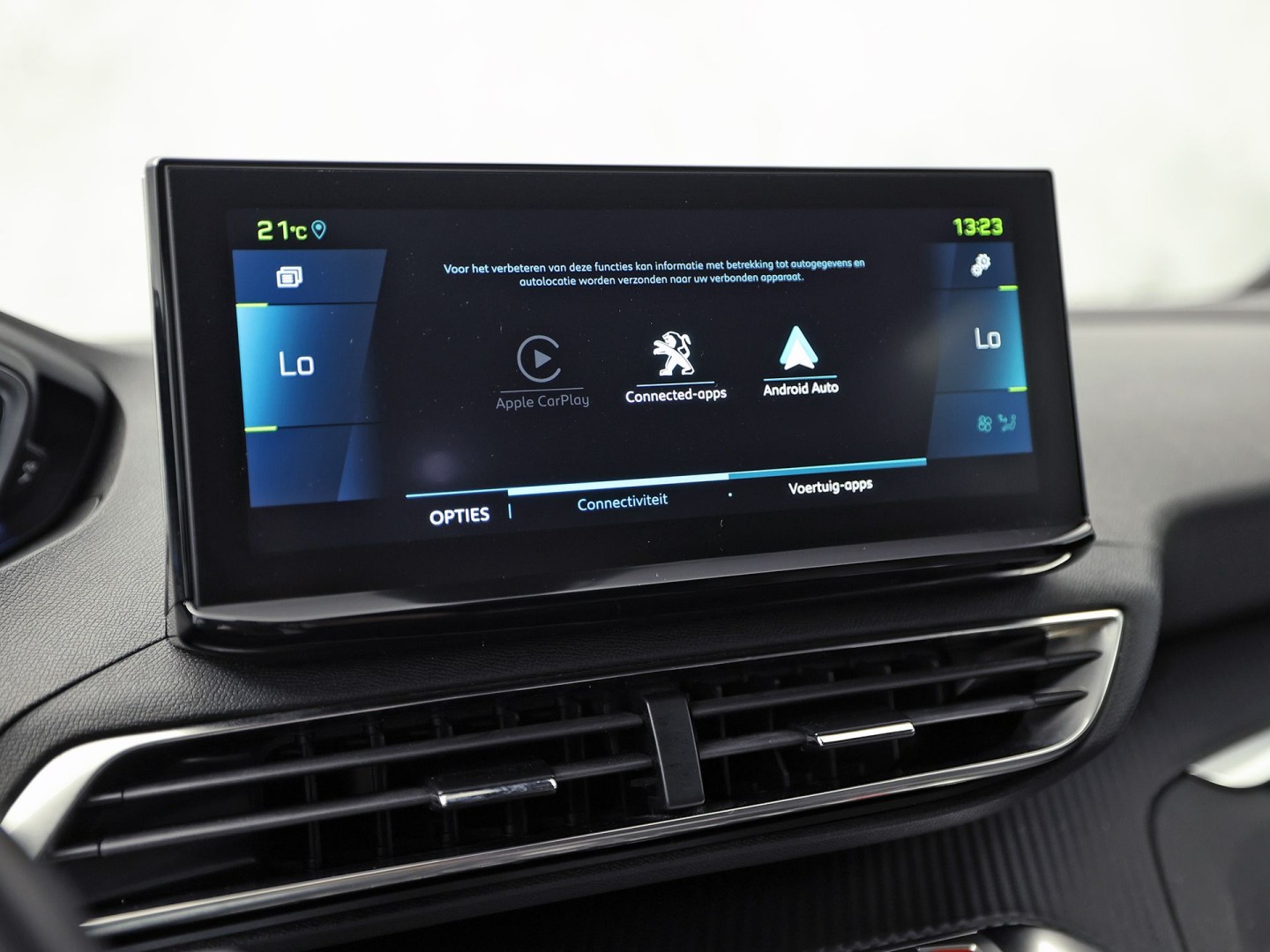 Peugeot 3008 1.6 HYbrid 225 Allure Sport 225Pk Automaat (APPLE CARPLAY, GROOT NAVI, 360 CAMERA, KEYLESS, SPORTSTOELEN, LEDER, GETINT GLAS, ZWART HEMEL, NIEUWSTAAT)