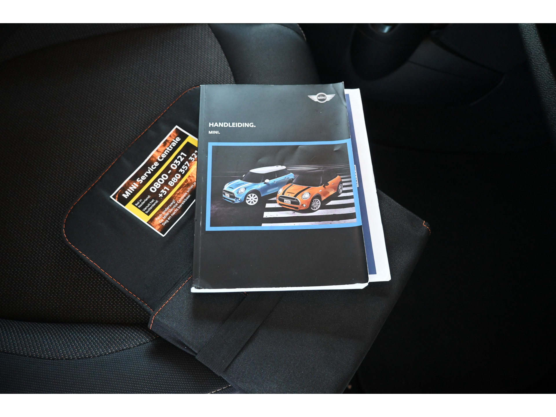 MINI Mini 1.5 Business Nap Airco Cruise control Navigatie Lichtmetaal Inruil mogelijk