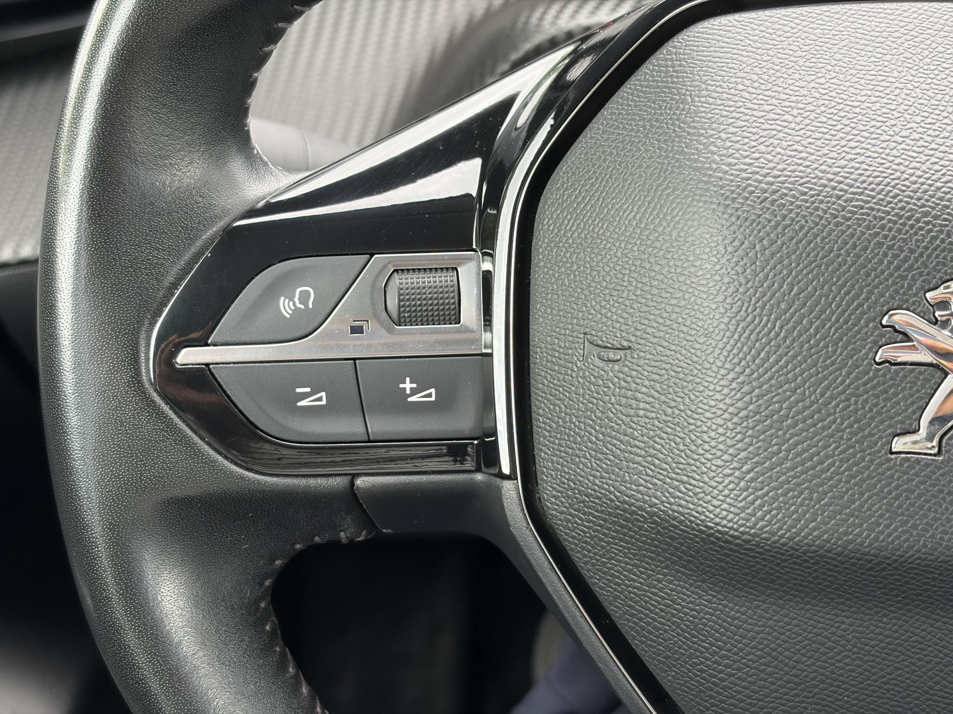 Peugeot 208 1.2 PureTech Blue Lease Active 102pk,2e Eigenaar,Navi,Apple Carplay/Android,Rijstrooksensor,6 Bak,Pdc,Dealer Onderhouden,N.A.P,Apk tot 04-2028