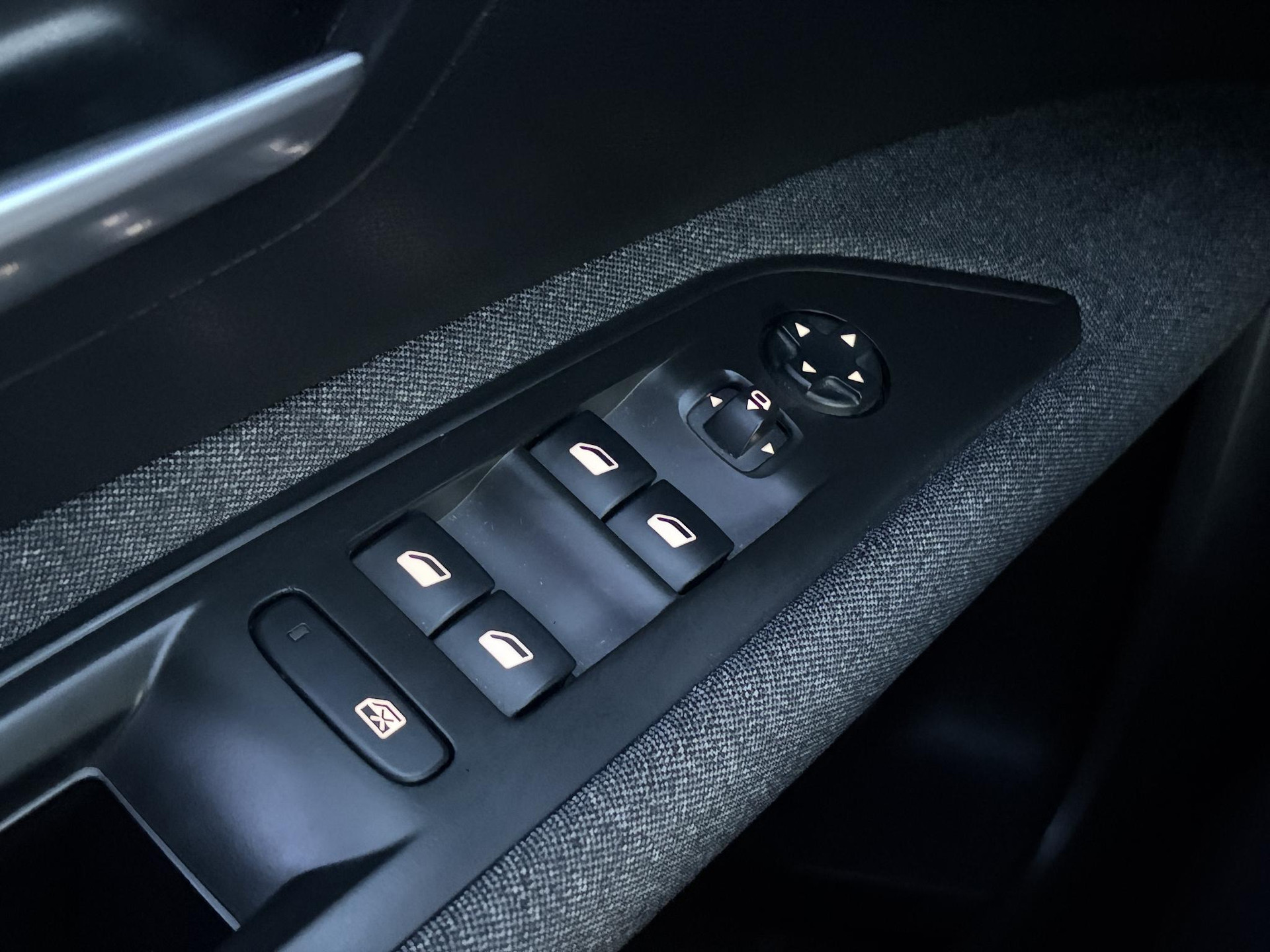 Peugeot 3008 1.2 PureTech Active ✓D-riem vv in 2023✓360° Camera✓Carplay✓Navi✓131pk✓Clima✓Cruise✓Trekhaak✓Dealer Onderhouden✓Bj 11-2019✓Lm velgen✓6 Bak✓Pdc✓N.A.P✓Apk tot 06-2027