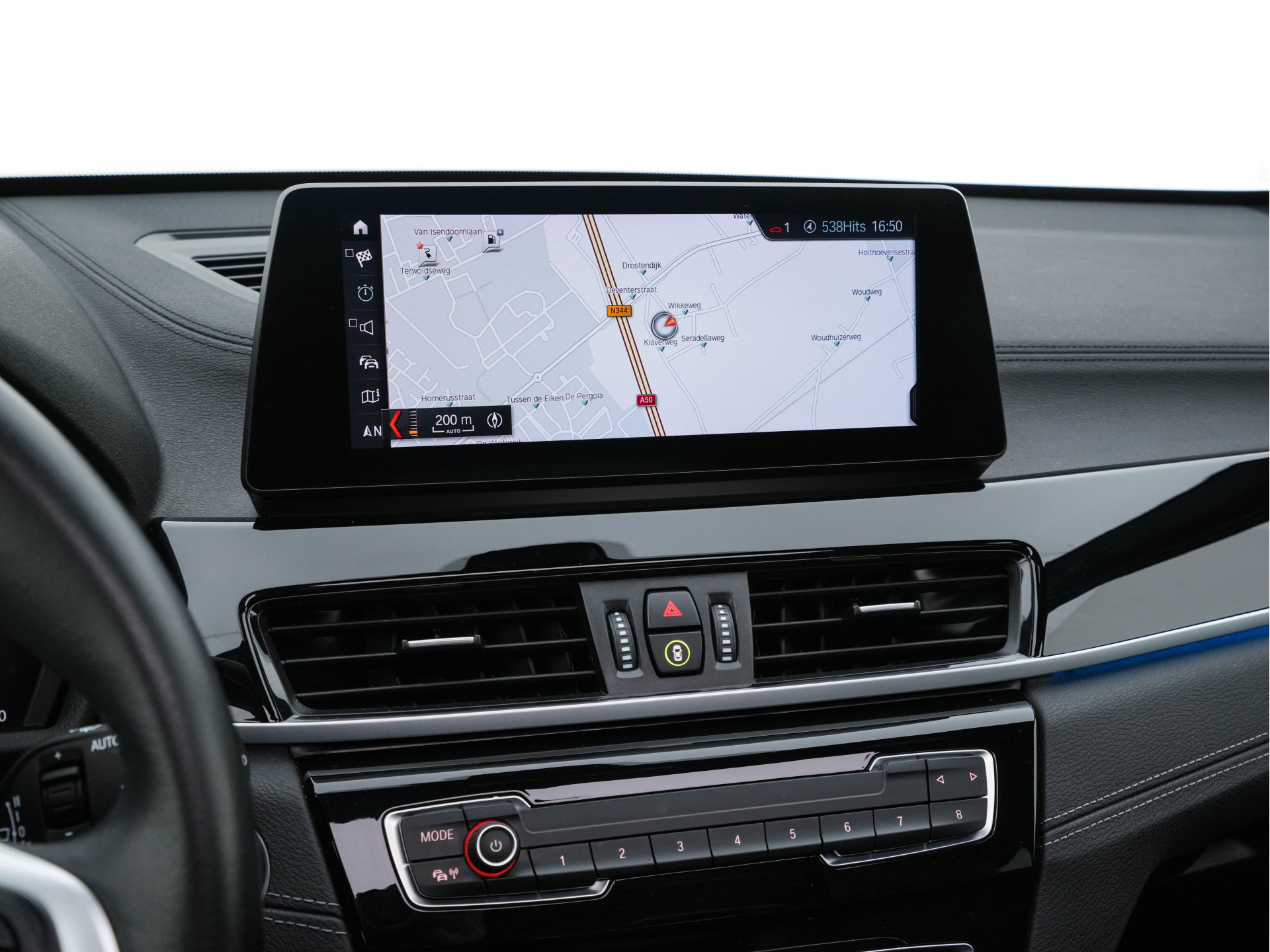 BMW X1 xDrive25e Sportline Business Edition Plus (Plug-In) (INCL-BTW) Aut. *PANO | LEATHER | FULL-LED | HEATED-SPORTSEATS | HIFI-SYSTEM | CAMERA | PRIVACYGLASS | NAVI-FULLMAP | ECC | HEAD-UP | PDC | KEYLESS | DAB | CRUISE | TOWBAR | AMBIENTLIGHT | 18