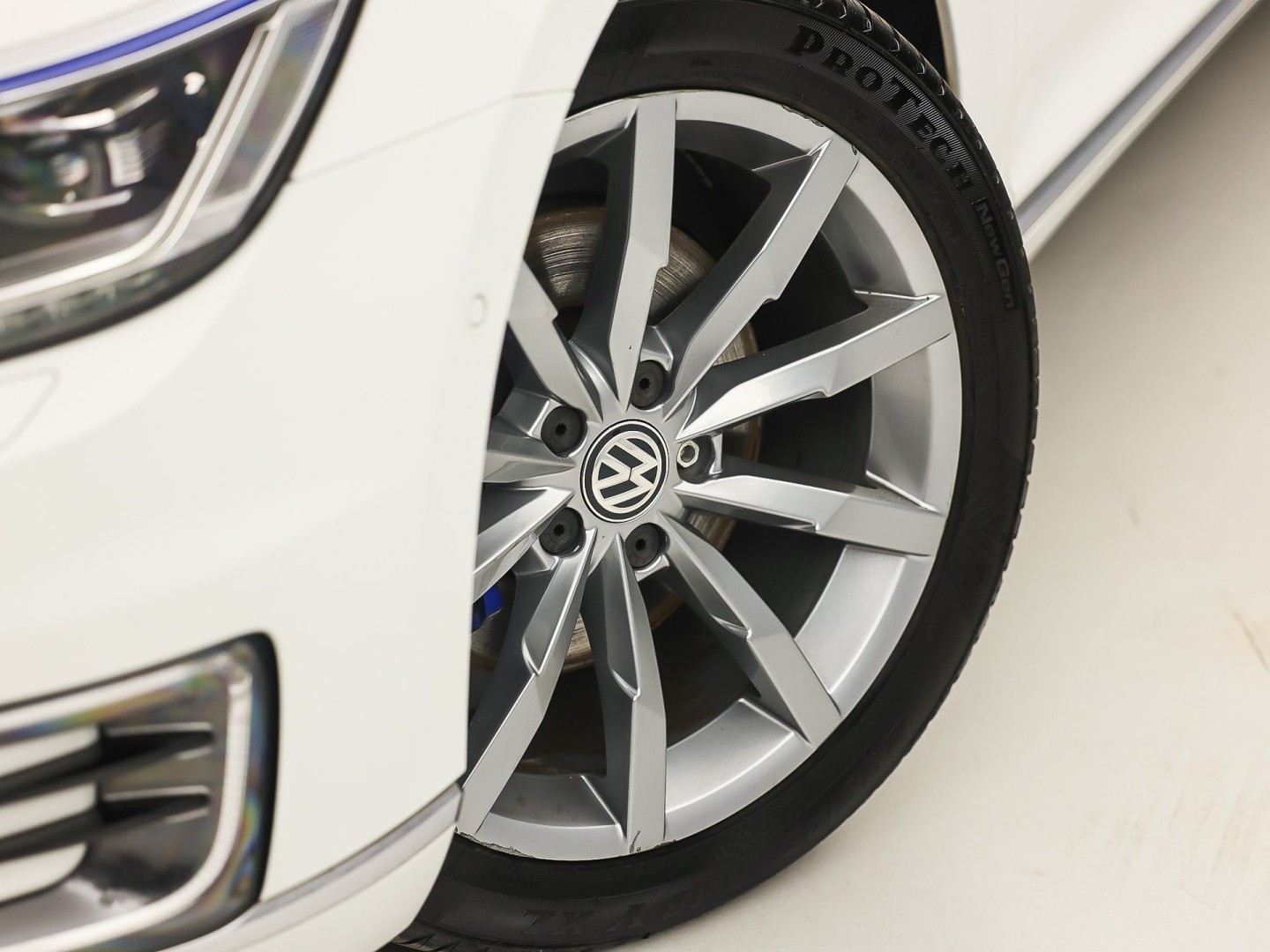 Volkswagen Passat Variant 1.4 TSI GTE HighLine Sport Automaat (PANORAMADAK, APPLE CARPLAY, SOH 77,9%, GROOT NAVI, CAMERA, TREKHAAK, KEYLESS, SPORTSTOELEN, STOELVERWARMING, GETINT GLAS, NIEUWSTAAT)