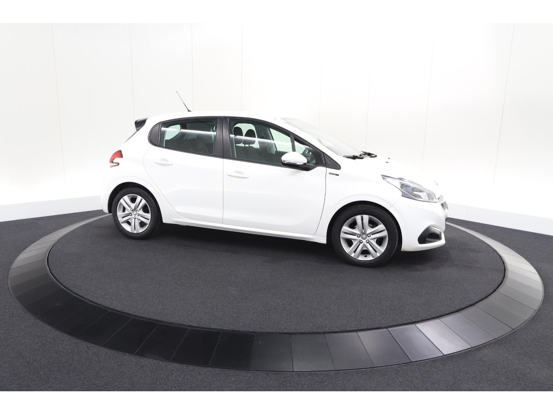 Peugeot 208 PureTech 82 Signature | Parkeersensoren | Apple Carplay | Pack Connect | Armsteun