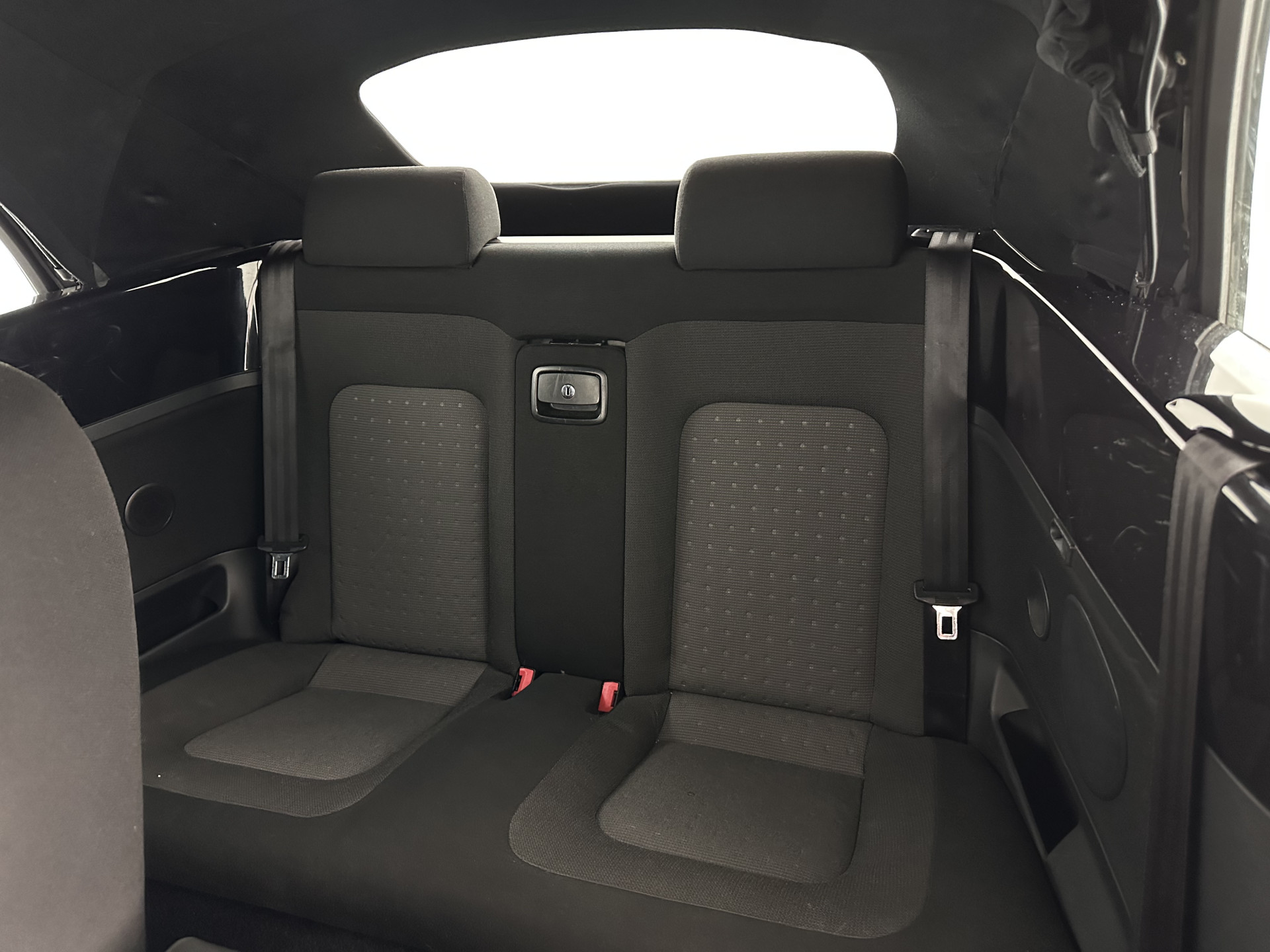 Volkswagen New Beetle Cabriolet 1.6 Highline *AIRCO | CRUISE | COMFORTSEATS | RADIO-CD/MP3 | 17''ALU*