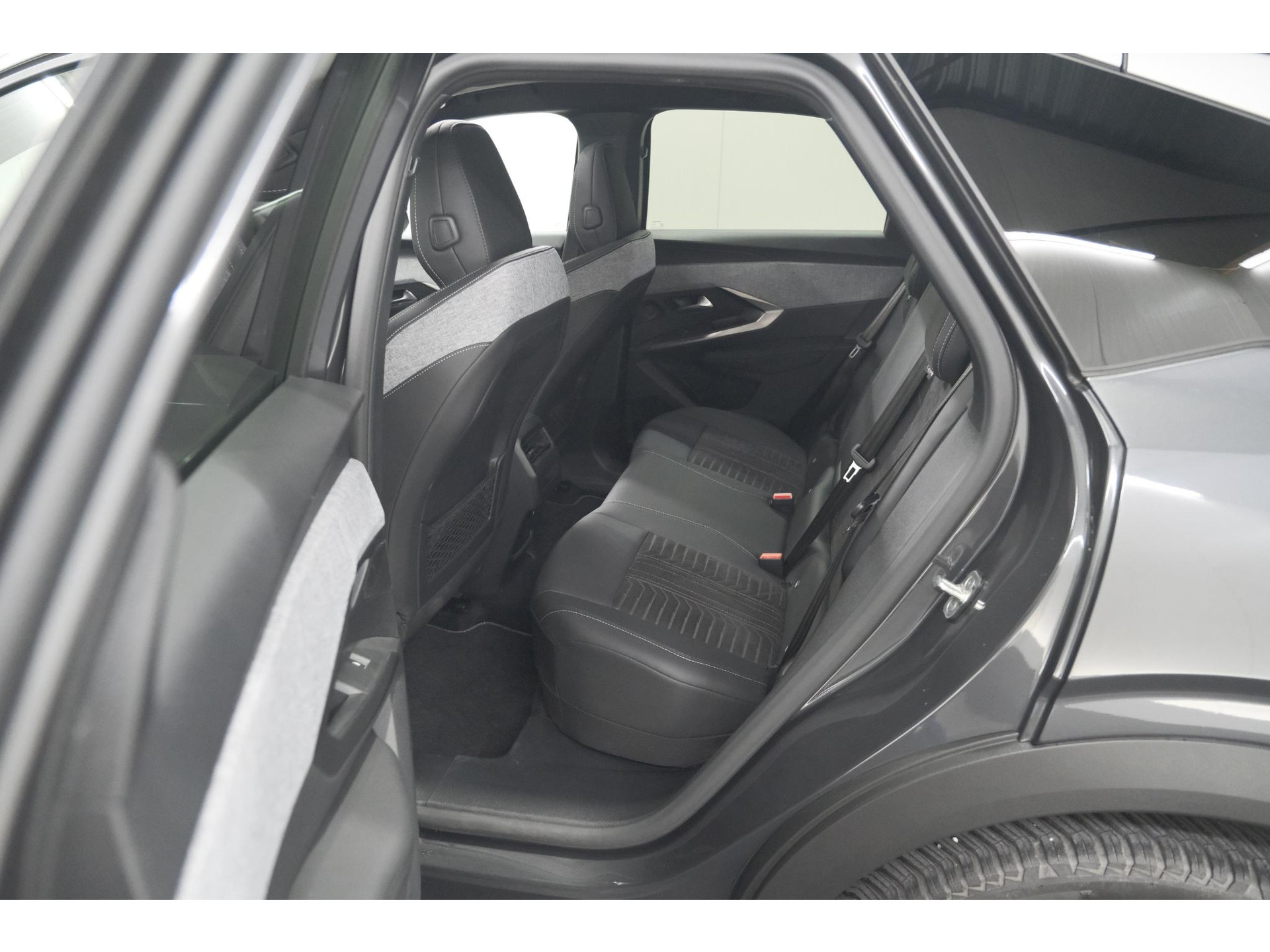 Peugeot 3008 1.2 Hybrid 136 GT | Panoramdak | 360 Camera | Stoelverwarming | Elektrische Kofferklep | Allseason Banden