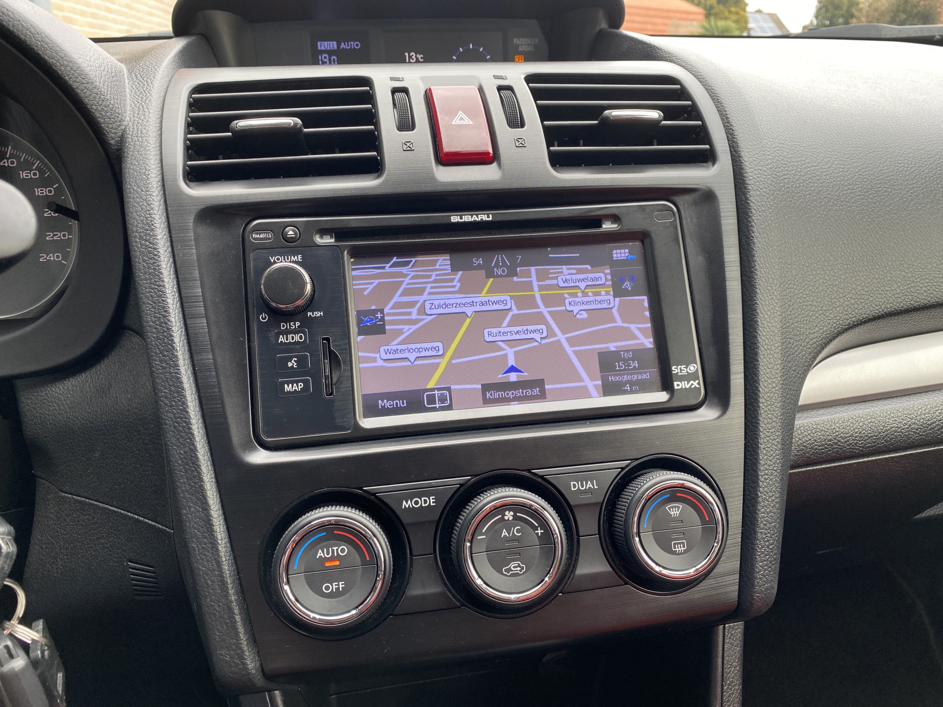 Subaru XV 2.0i Luxury AWD 150 pk AUT. | dealer onderhouden | navigatie | trekhaak | leder interieur | camera | all season banden
