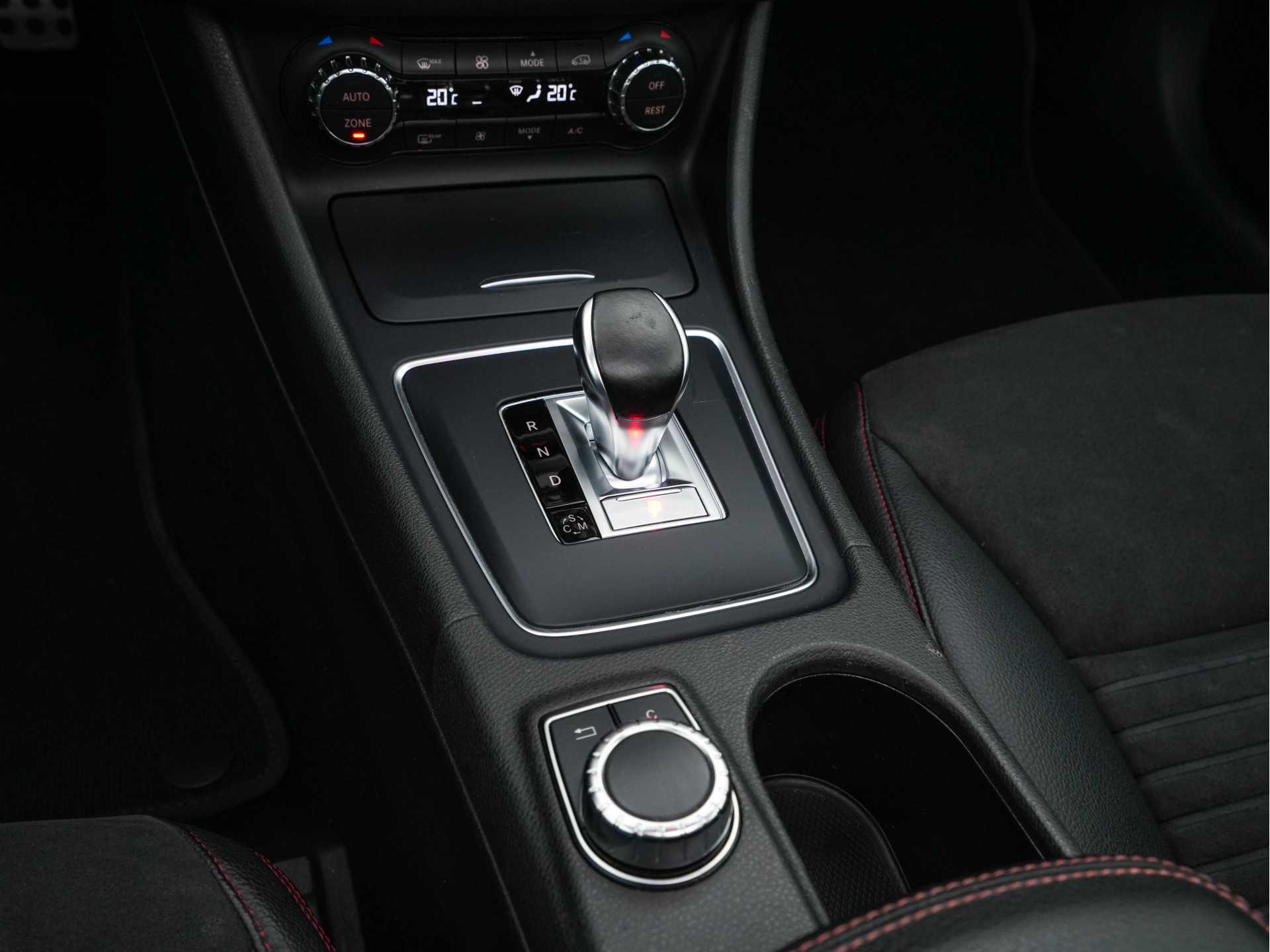 Mercedes-Benz GLA-klasse AMG 45 4MATIC *PANO | XENON | LEATHER-ALCANTARA | MEMORY-PACK | HARMAN/KARDON-AUDIO | KEYLESS |  CAMERA | SPORT-SEATS | HEATED-SEATS | NAVI-FULLMAP | SHIFT-PADDLES  | ECC | PDC | CRUISE | 20''ALU*