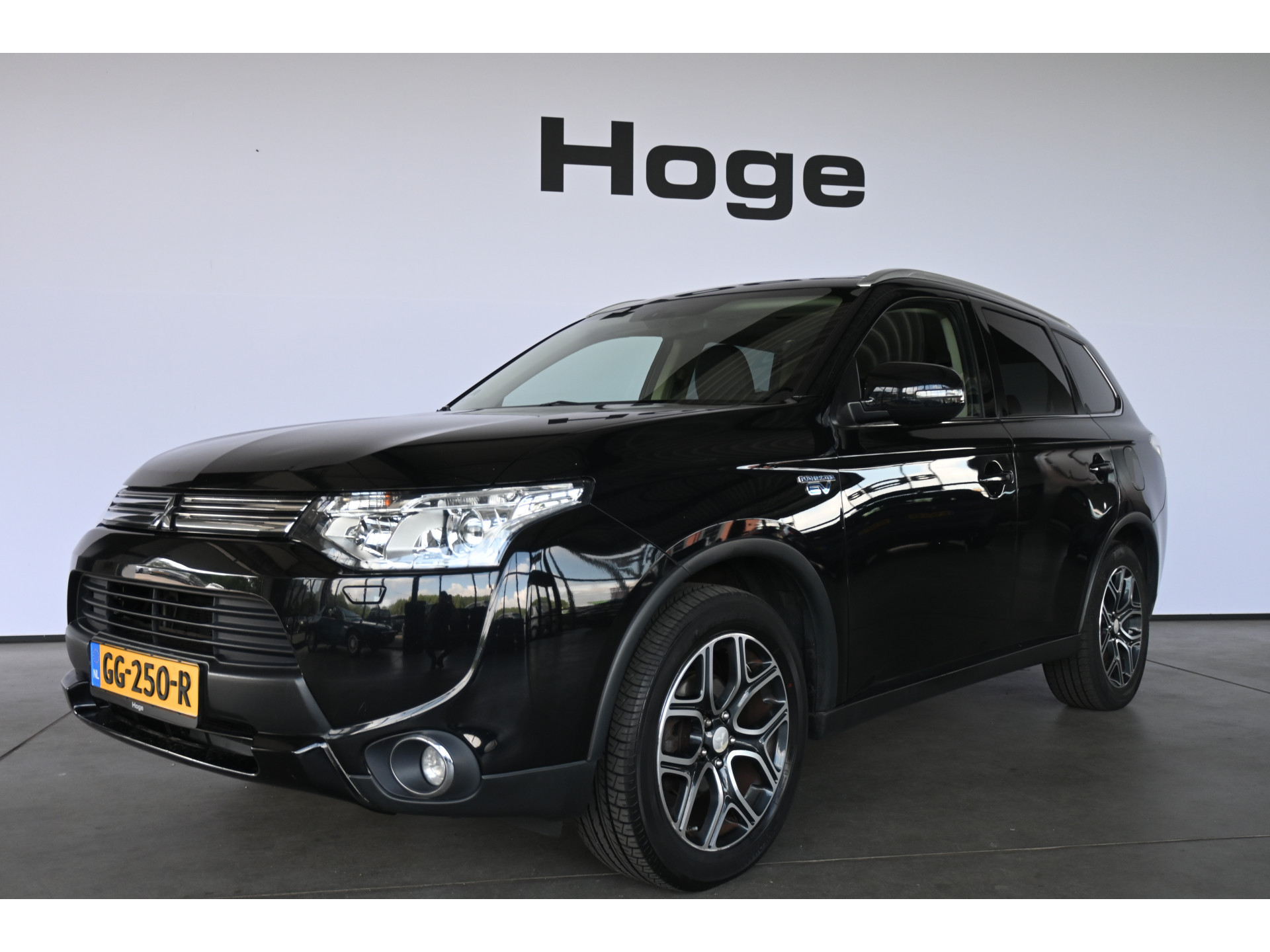 Mitsubishi Outlander 2.0 PHEV Automaat Limited Edition X-Line Navigatie Leder Trekhaak Schuifdak Rijklaarprijs! Inruil Mogelijk!