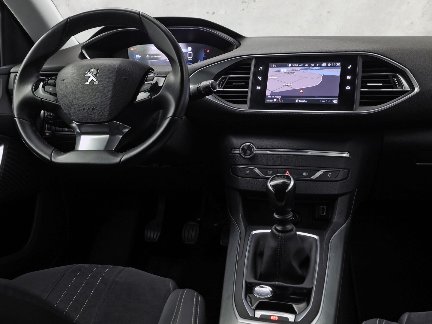 Peugeot 308 SW 1.2 PureTech Allure Sport (VIRTUAL COCKPIT, APPLE CARPLAY, GROOT NAVI, 360 CAMERA, SPORTSTOELEN, LEDER/ALCANTARA, ADAPTIVE CRUISE, NIEUWSTAAT)