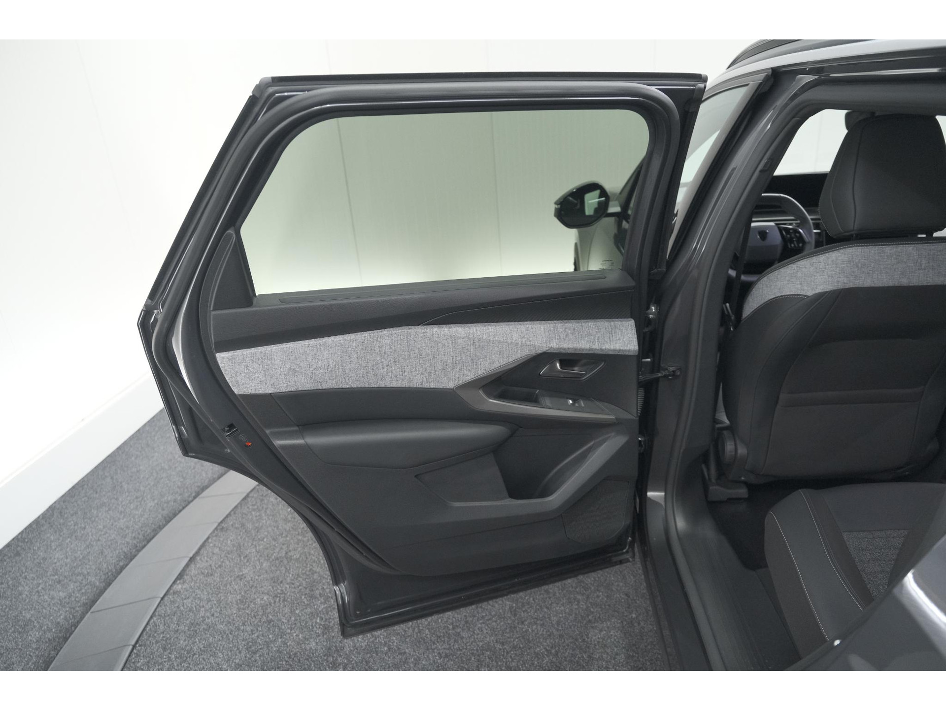 Peugeot 5008 1.2 Hybrid 136 e-DCS6 Allure | 7 Zitplaatsen | Camera | Stoelverwarming | Navigatie