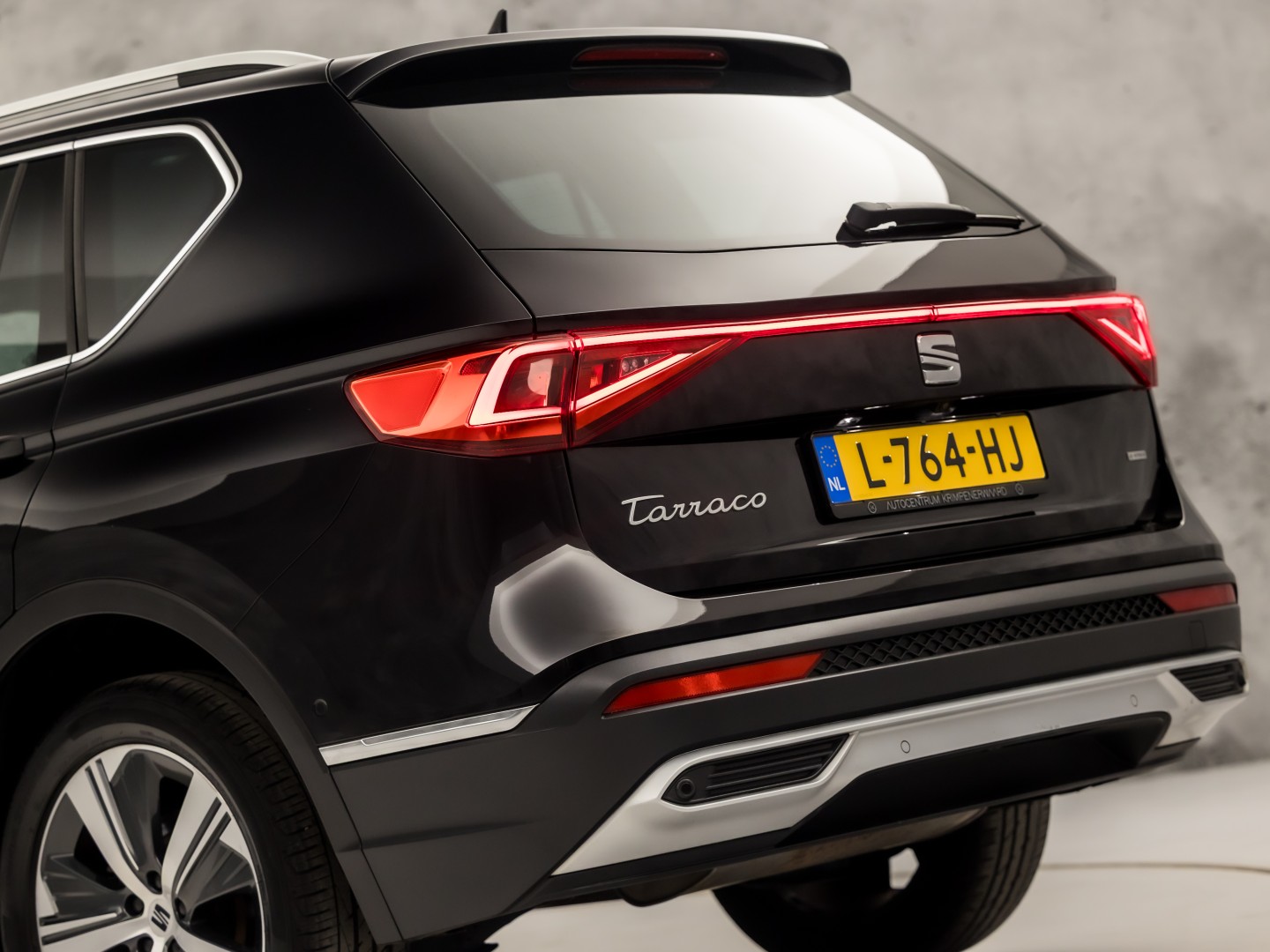 SEAT Tarraco 1.4 TSI e-Hybrid PHEV Xcellence Sport 245Pk Automaat (APPLE CARPLAY, GROOT NAVI, MEMORY SEAT, LEDER, CAMERA, SPORTSTOELEN, STOELVERWARMING, ELEK ACHTERKLEP, GETINT GLAS, NIEUWSTAAT)