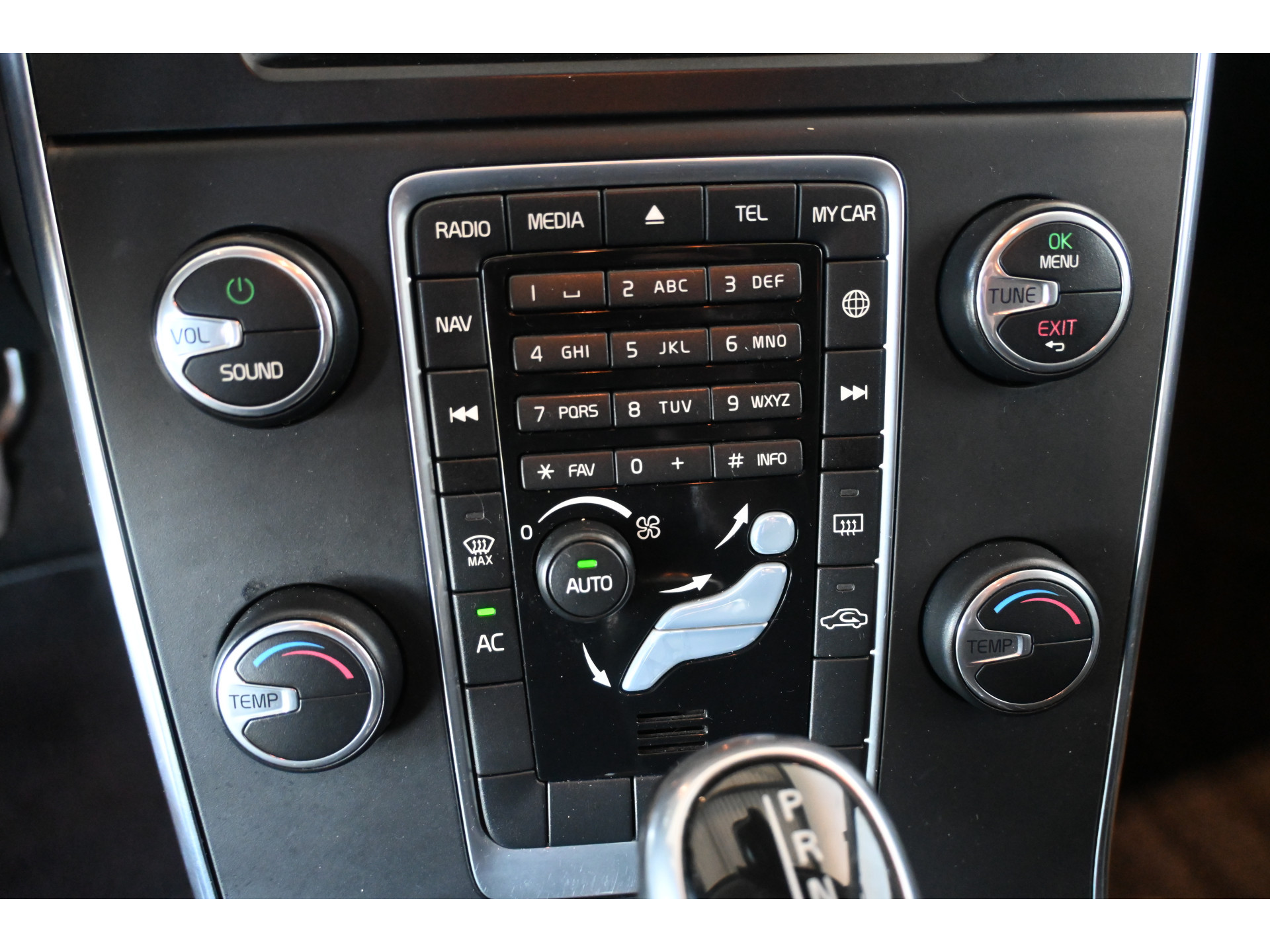 Volvo V60 1.6 D2 Summum Automaat Clima Navigatie Trekhaak Goed Onderhouden! Inruil Mogelijk!