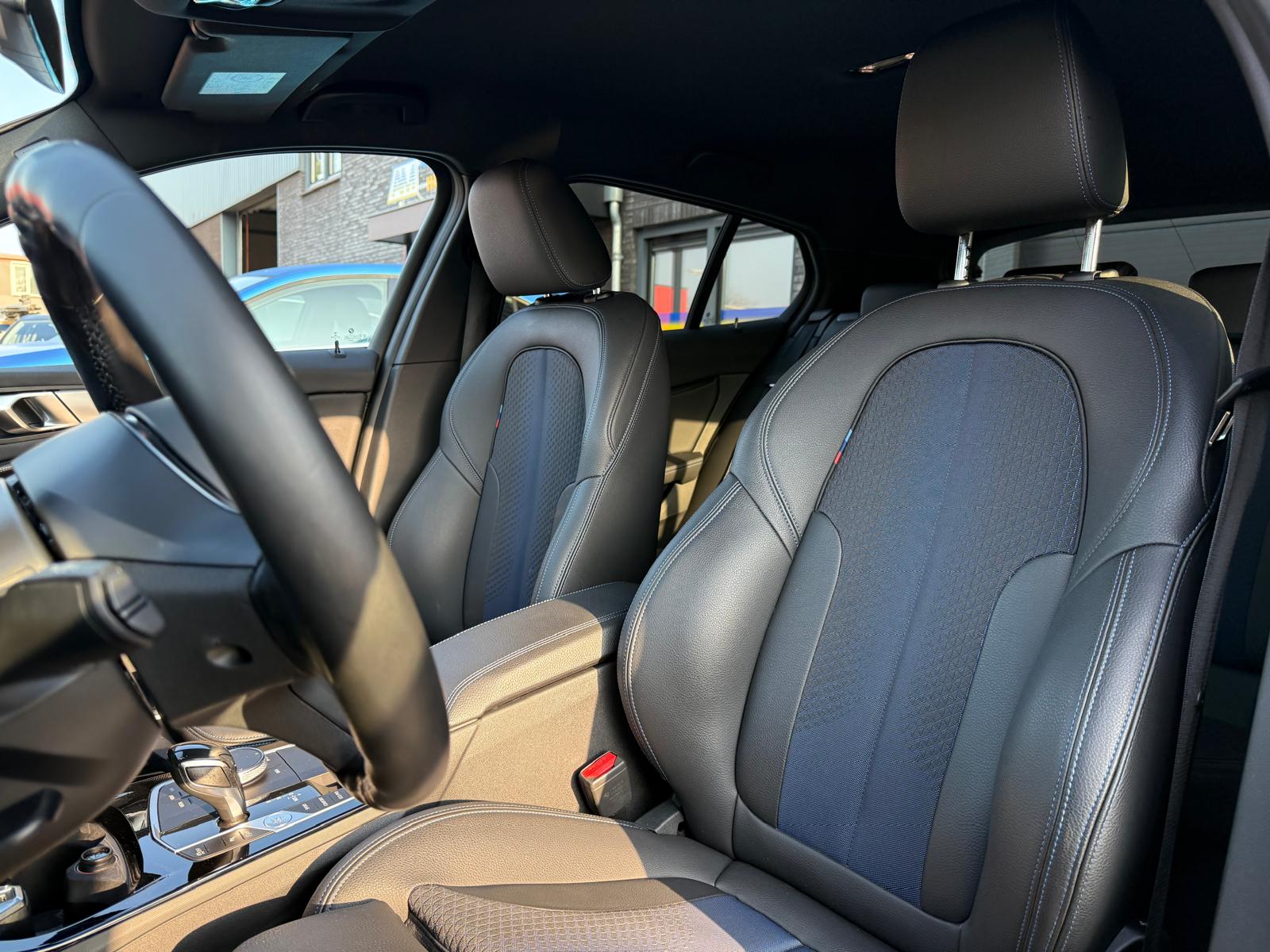 BMW 1-serie 116d Executive | 1E EIGENAAR | 3/6/12MND GARANTIE | AUTOMAAT | LED | CARPLAY | SFEERVERLICHTING | CRUISE | AIRCO |