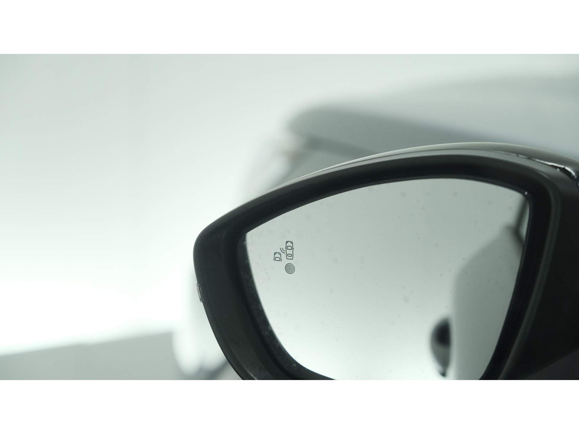 Peugeot 2008 PureTech 130 EAT8 GT | 360 Camera | Adaptieve Cruise Control | Dodehoekdetectie | Apple Carplay