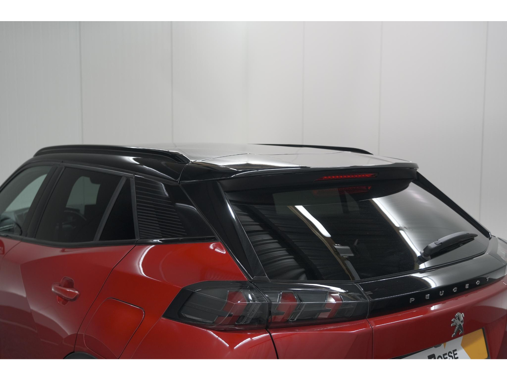 Peugeot 2008 PureTech 130 GT Pack | Panoramadak | Camera | Adaptieve Cruise Control | Stoelverwarming