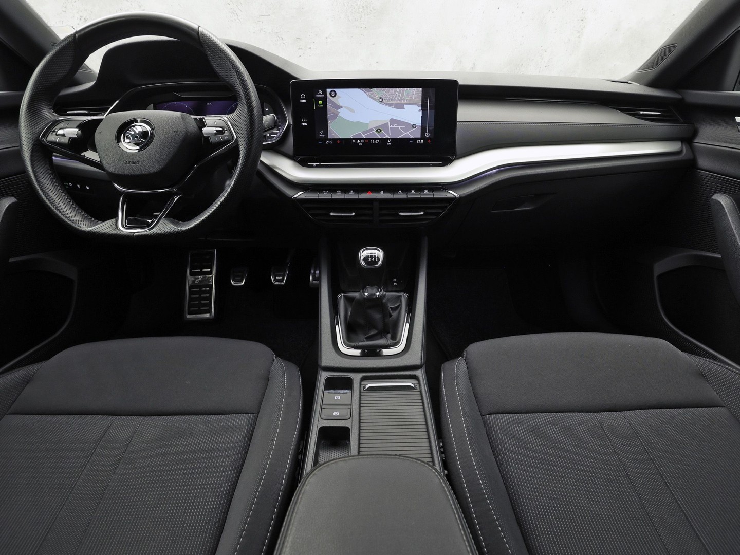 Škoda Octavia Combi 1.0 TSI Sport (KUIPSTOELEN, 1e EIGENAAR, APPLE CARPLAY, GROOT NAVI, GETINT GLAS, ZWART HEMEL, KEYLESS, NIEUWSTAAT)