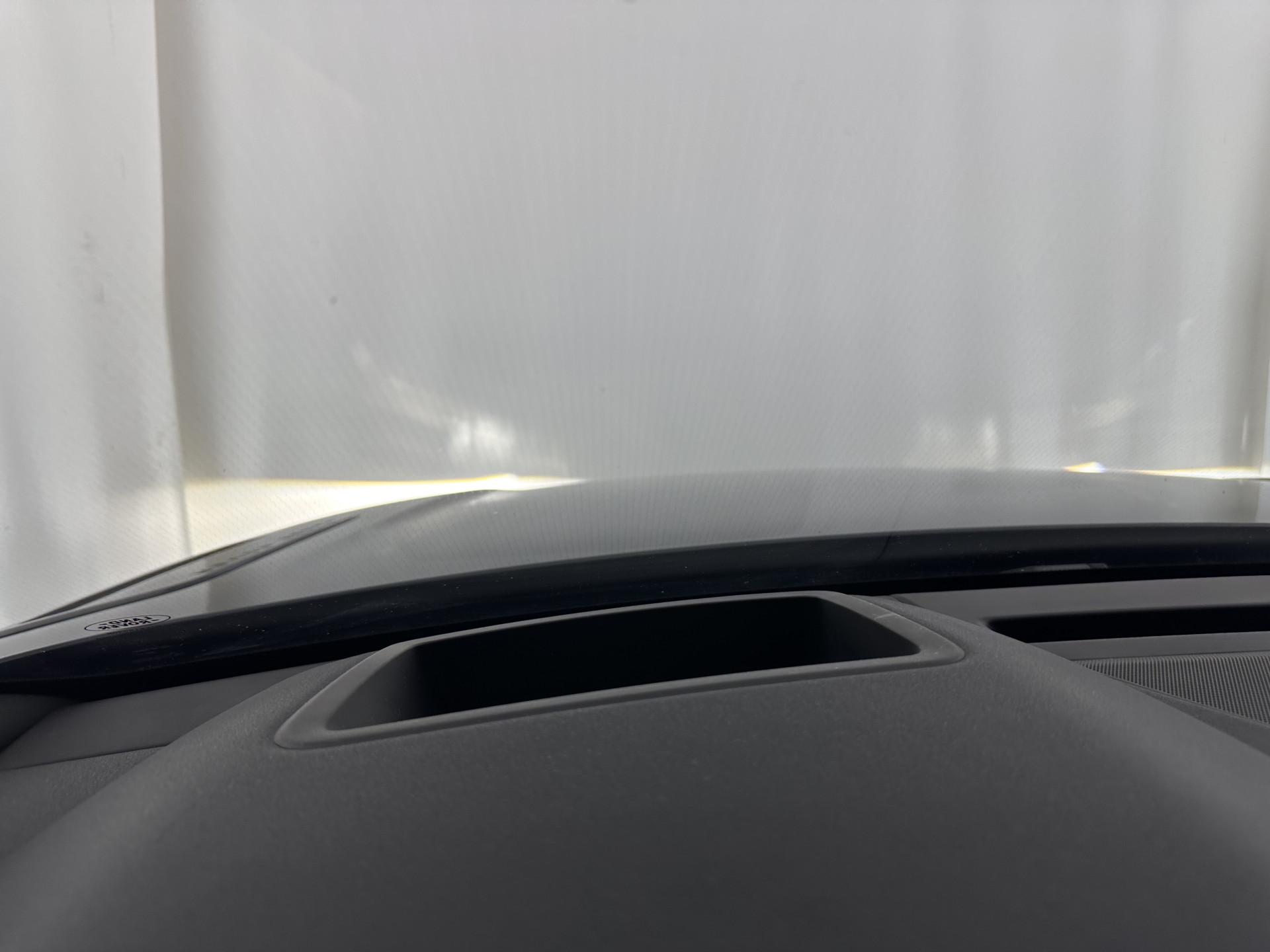 Land Rover Range Rover Velar 2.0 I4 AWD R-Dynamic HSE Aut. *PANO | LEATHER | FULL-LED | MEMORY-PACK | BLINDSPOT | MERIDIAN-SURROUND | DIGI-COCKPIT | CAMERA | KEYLESS | HEATED-COMFORTSEATS | PRIVACYGLASS | SHIFTPADDLES | HEAD-UP | 21"ALU*