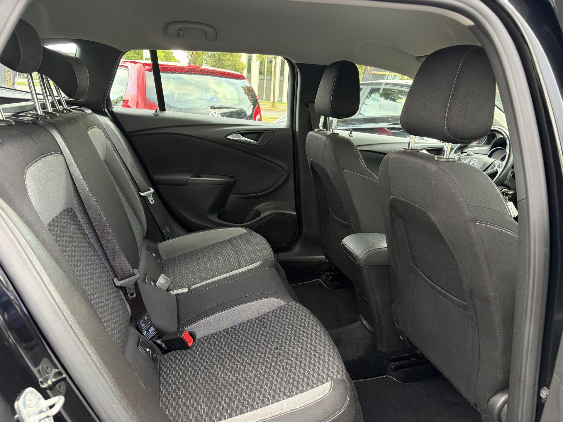 Opel Astra Sports Tourer 1.2 Edition ✓131pk✓2e Eigenaar✓Trekhaak✓Navi✓Airco✓Cruise✓Pdc V+A✓Lm velgen✓Dealer Onderhouden✓Comfortstoelen✓N.A.P✓Apk tot 07-2028