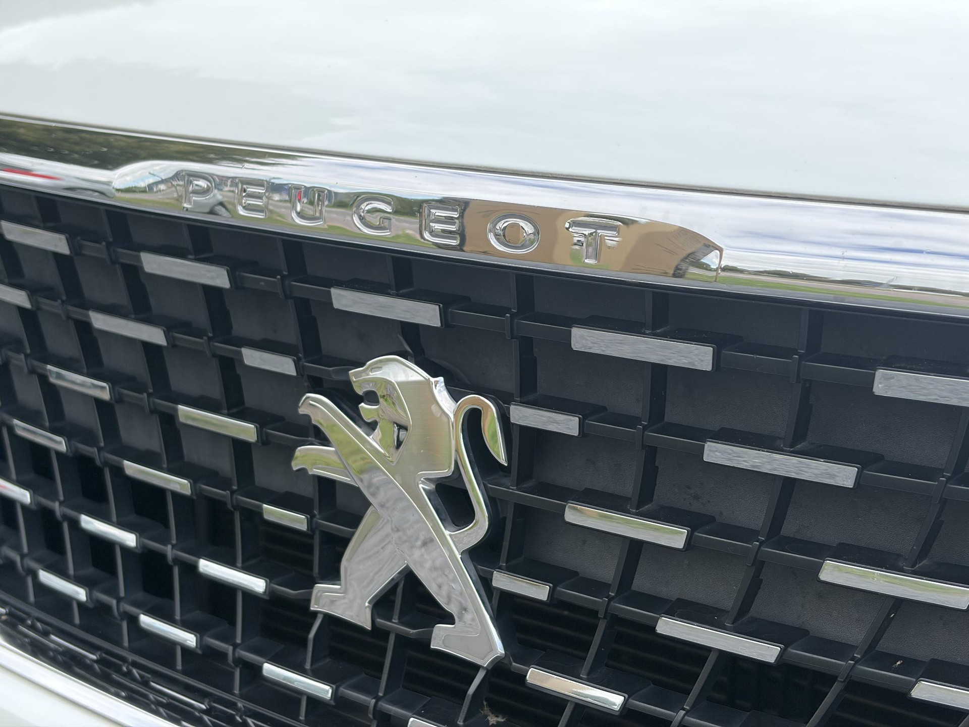 Peugeot 3008 1.2 PureTech Allure ✓1e Eigenaar✓D-riem vv 2024✓360° Camera✓Navi✓Trekhaak✓Carplay✓131pk✓Dealer Onderhouden✓Keyless✓Memory stoelen✓Halfleder✓Pdc V+A✓Stoelverw✓Dodehoeksensor✓17''Lm velgen✓N.A.P✓Apk tot 03-2027