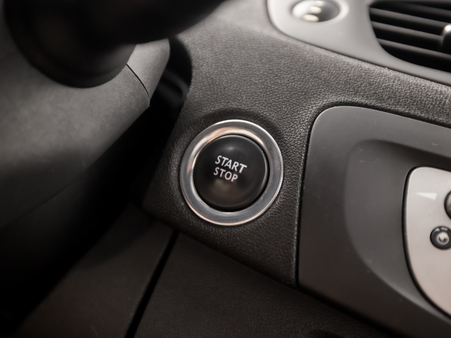 Renault Scénic 1.6 Sport (NAVIGATIE, AIRCO, CRUISE, TREKHAAK, SPORTSTOELEN, NIEUWE APK, NIEUWSTAAT)