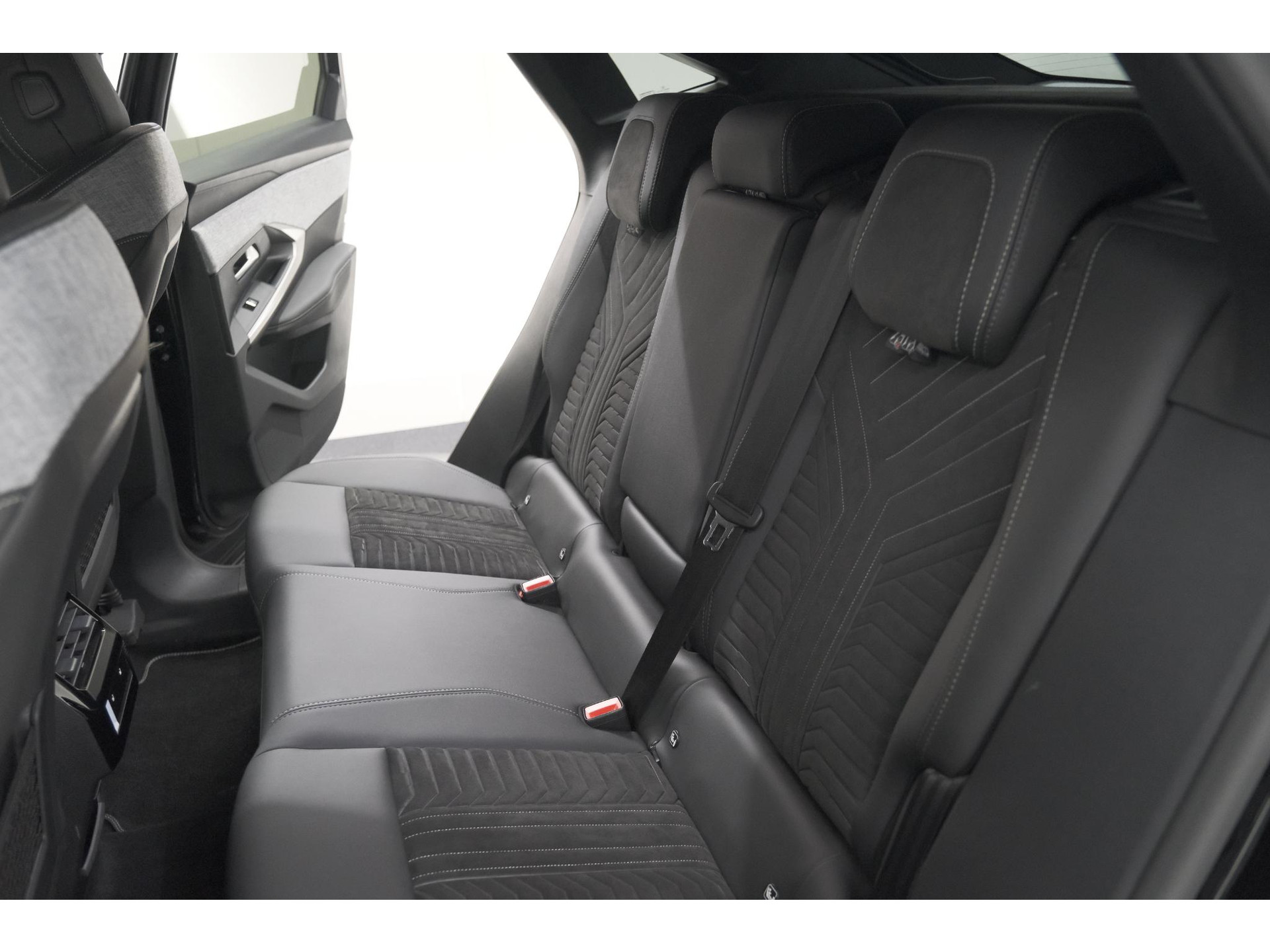 Peugeot 3008 1.2 Hybrid 145 GT | 360 Camera | Adaptieve Cruise Control | Stoelen Pakket | Elektrische Kofferklep